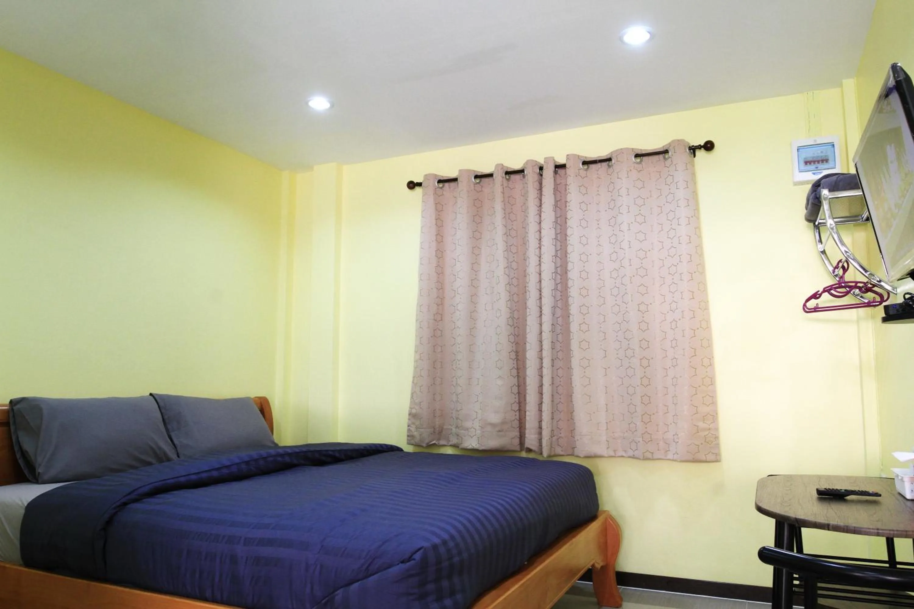 Seating area, Bed in Siri Guesthouse