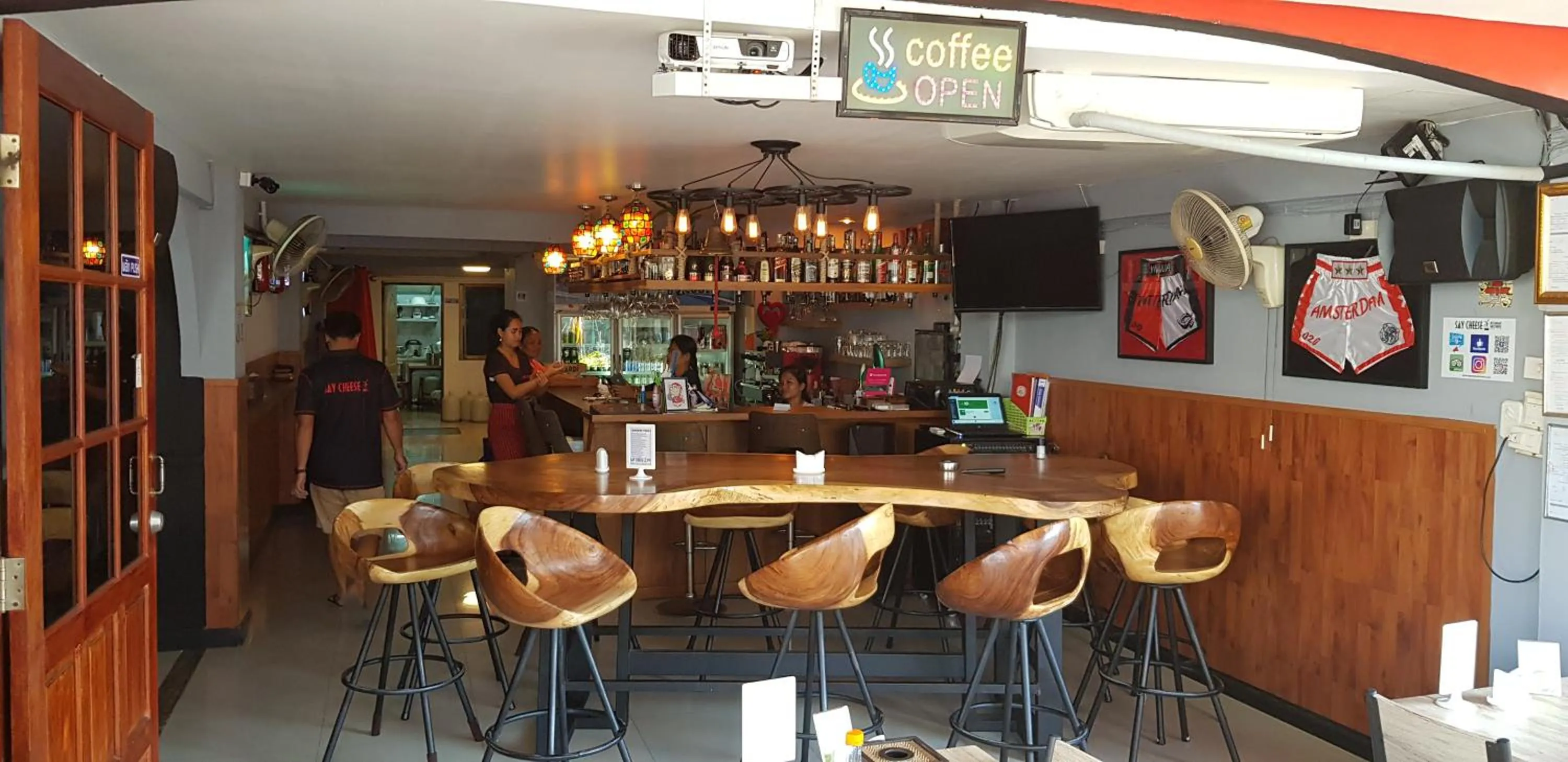 Property building in Restaurant & Guesthouse Say Cheese