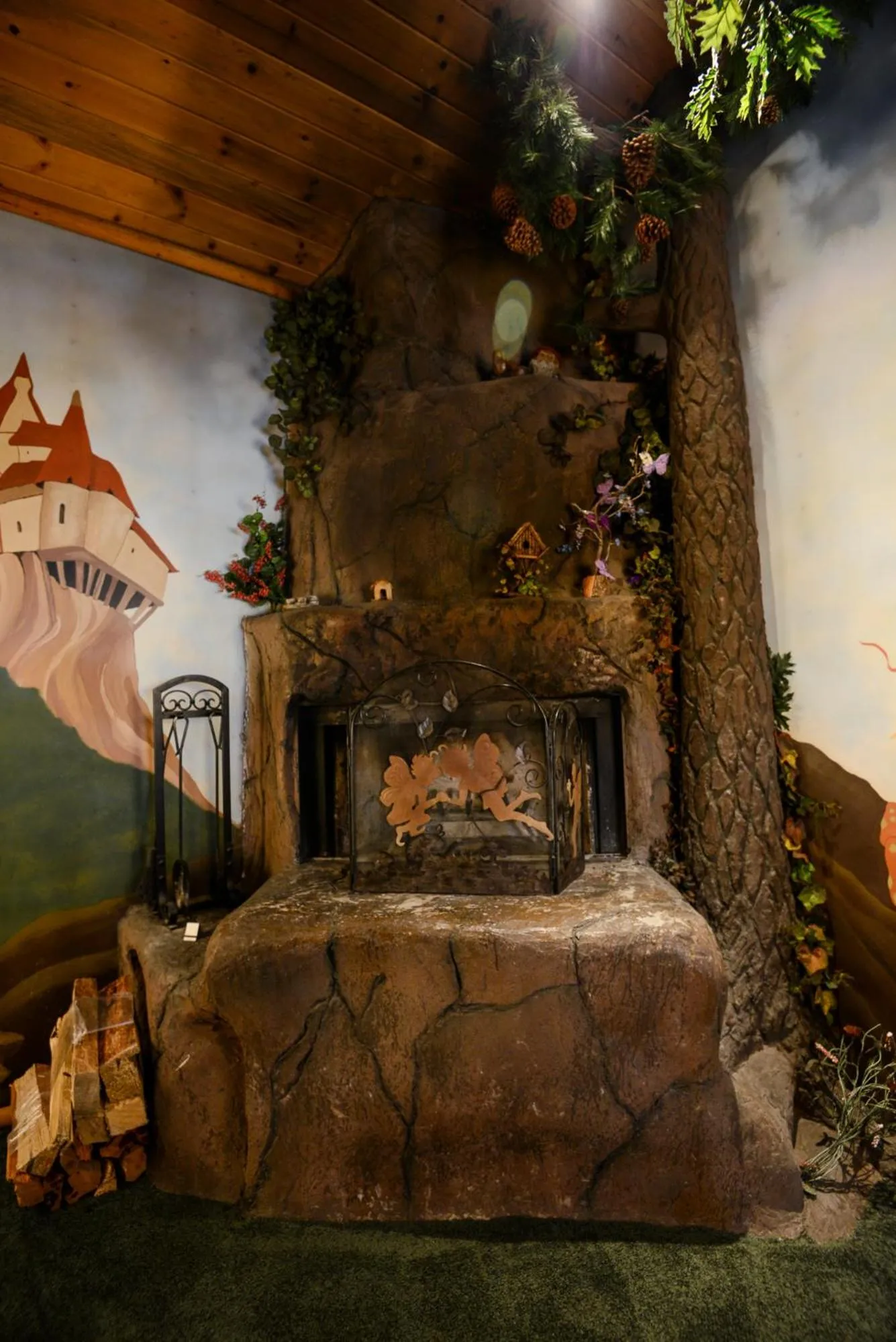 flat iron in Castle Wood Theme Cottages- COUPLES ONLY