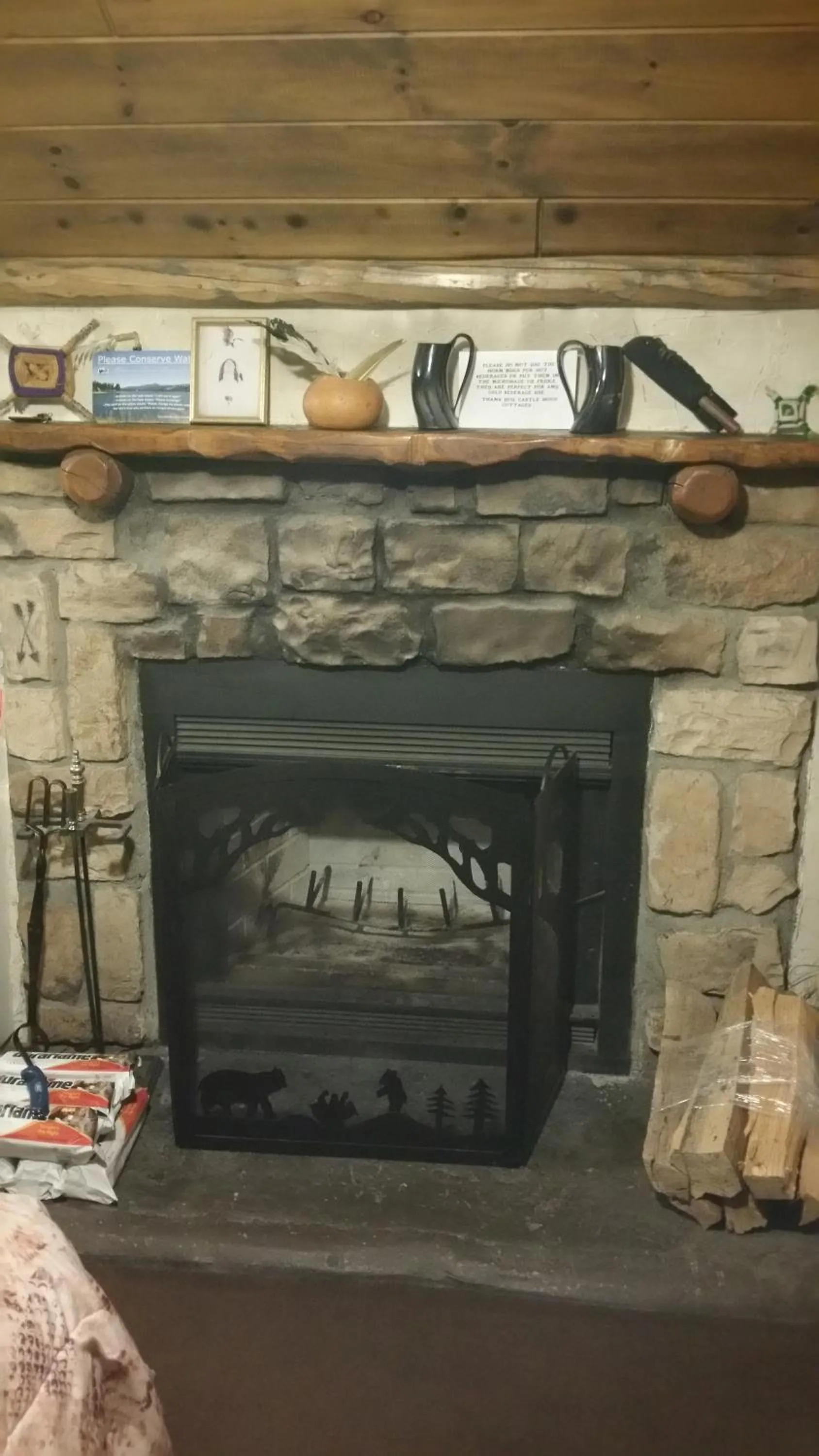 Decorative detail in Castle Wood Theme Cottages- COUPLES ONLY