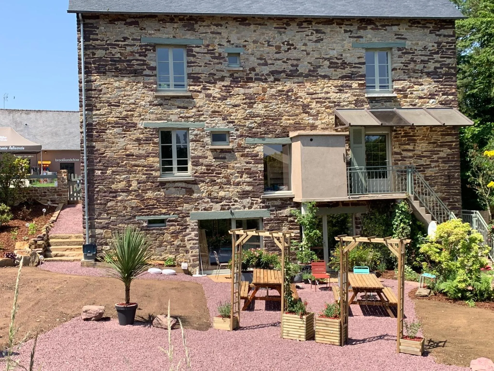 Garden view in La maison des Légendes