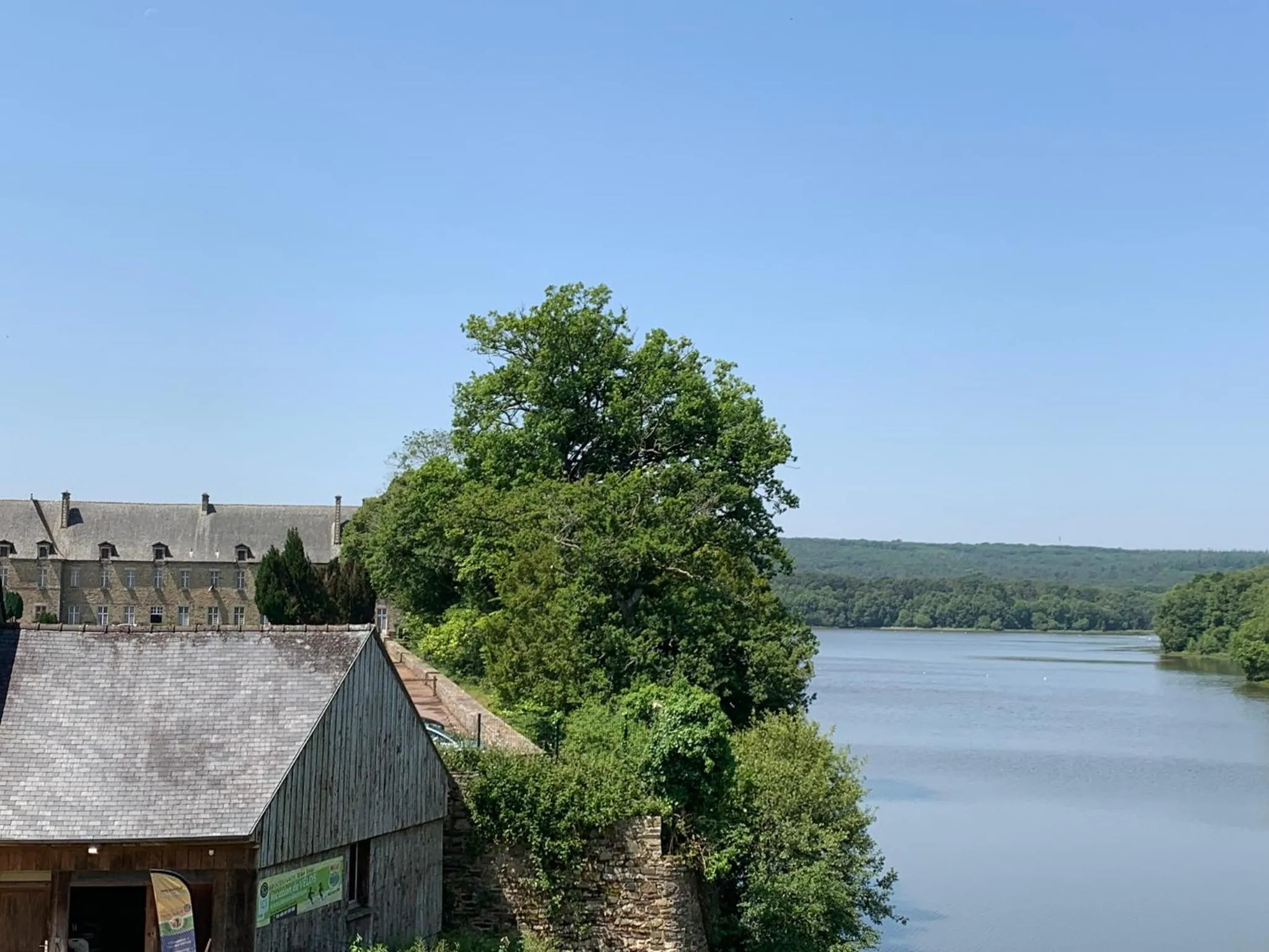 Lake view in La maison des Légendes
