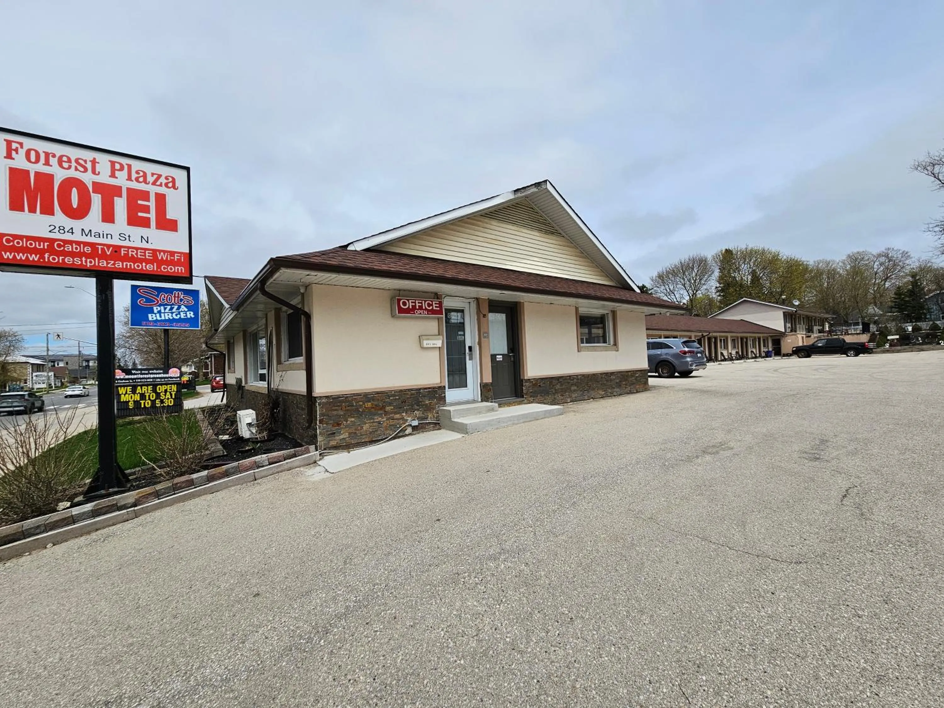 Property building in Forest Plaza Motel