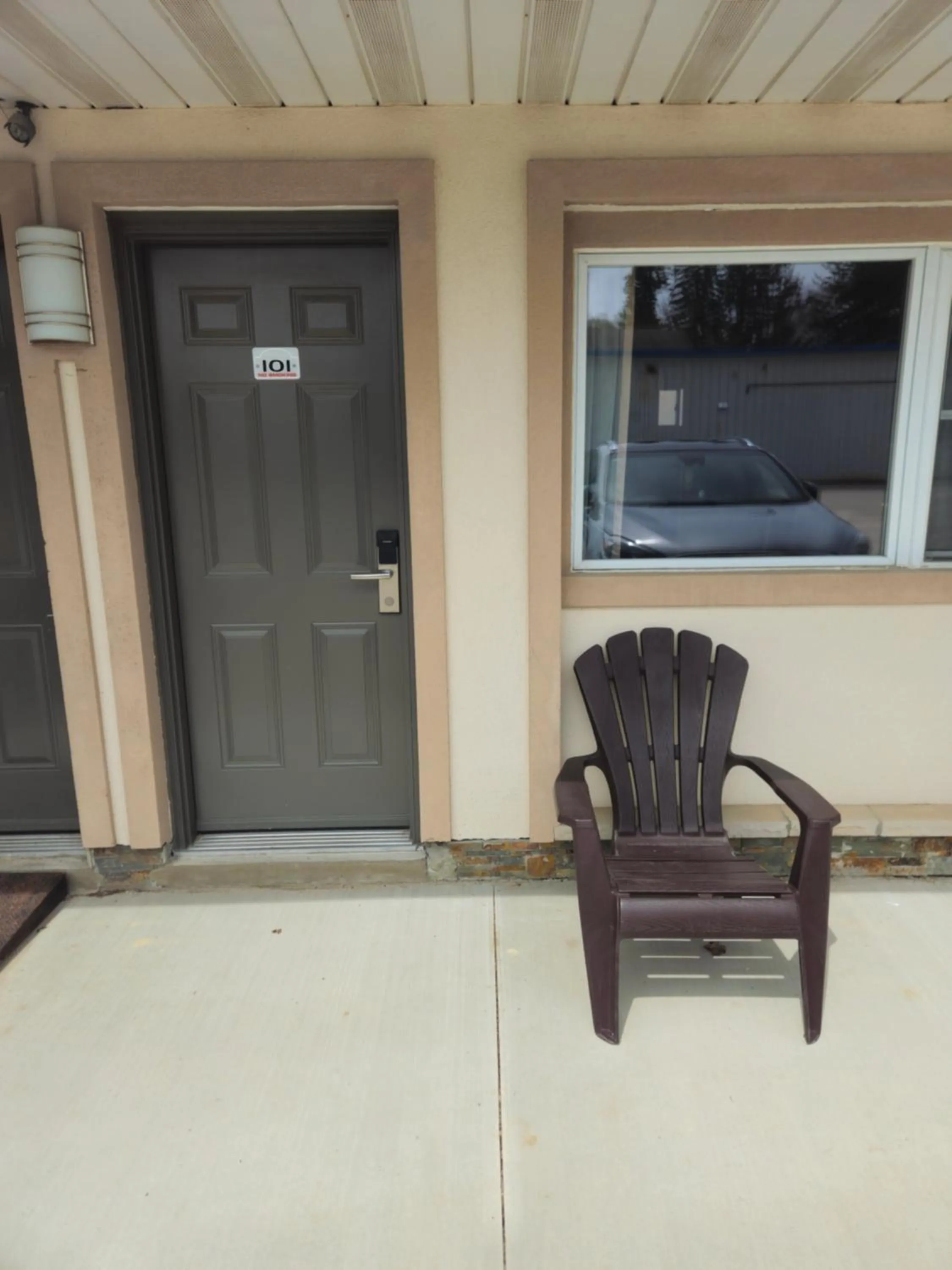 Property building in Forest Plaza Motel