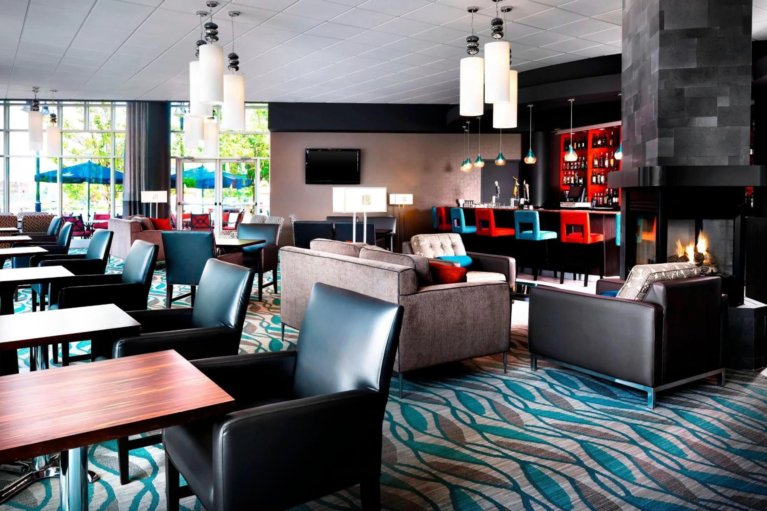 Lounge or bar in Four Points by Sheraton London