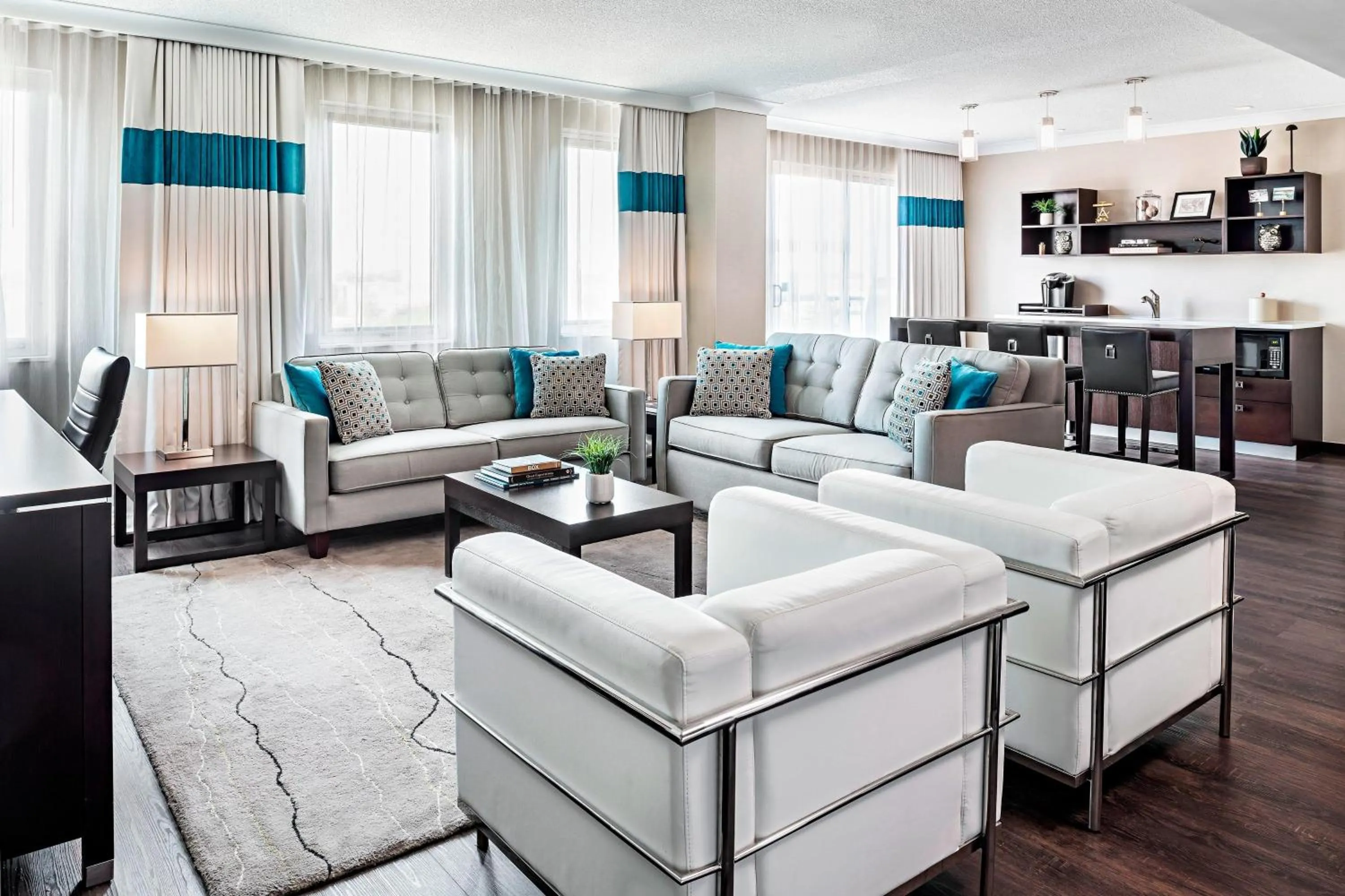 Photo of the whole room in Four Points by Sheraton London