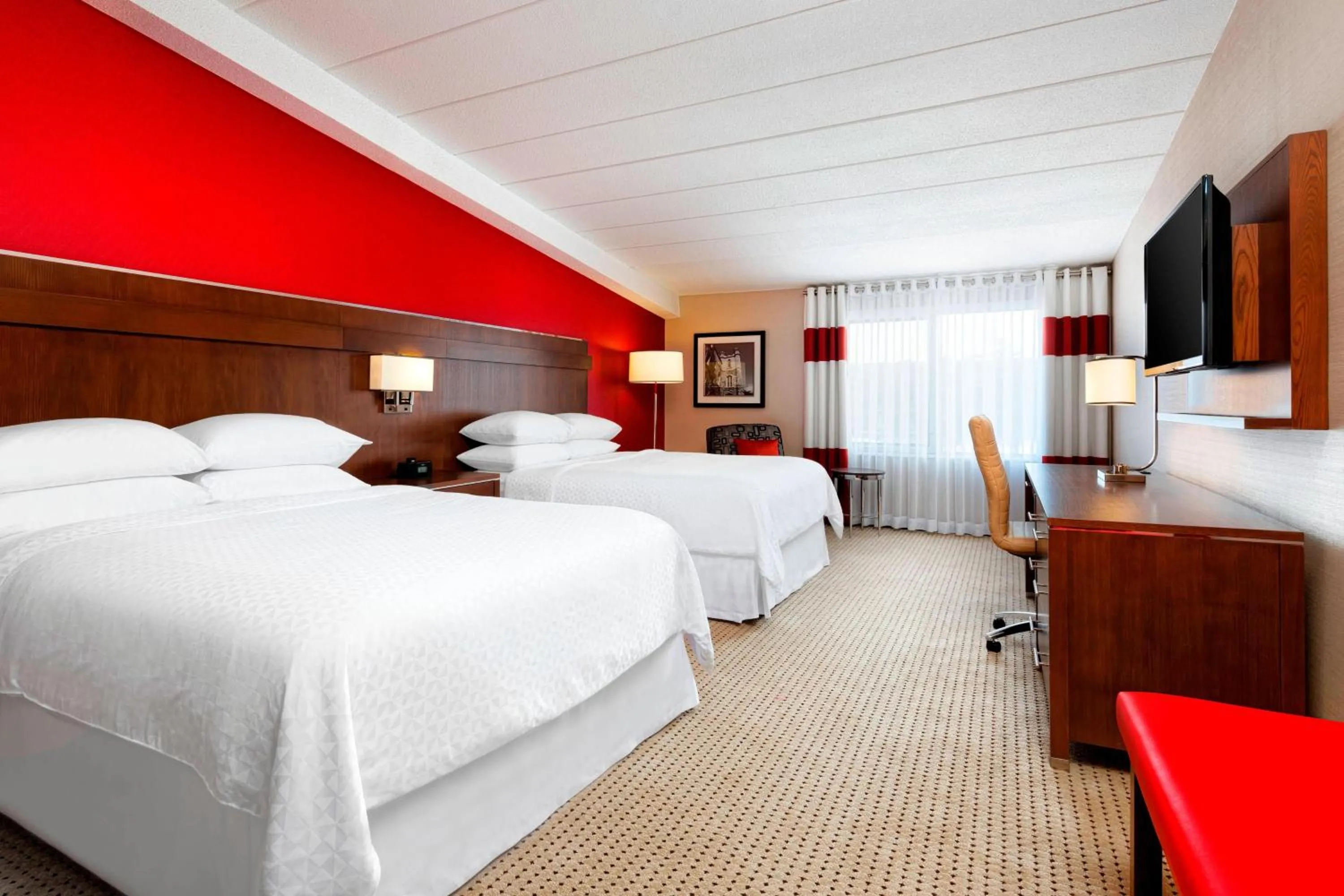 Photo of the whole room, Bed in Four Points by Sheraton London