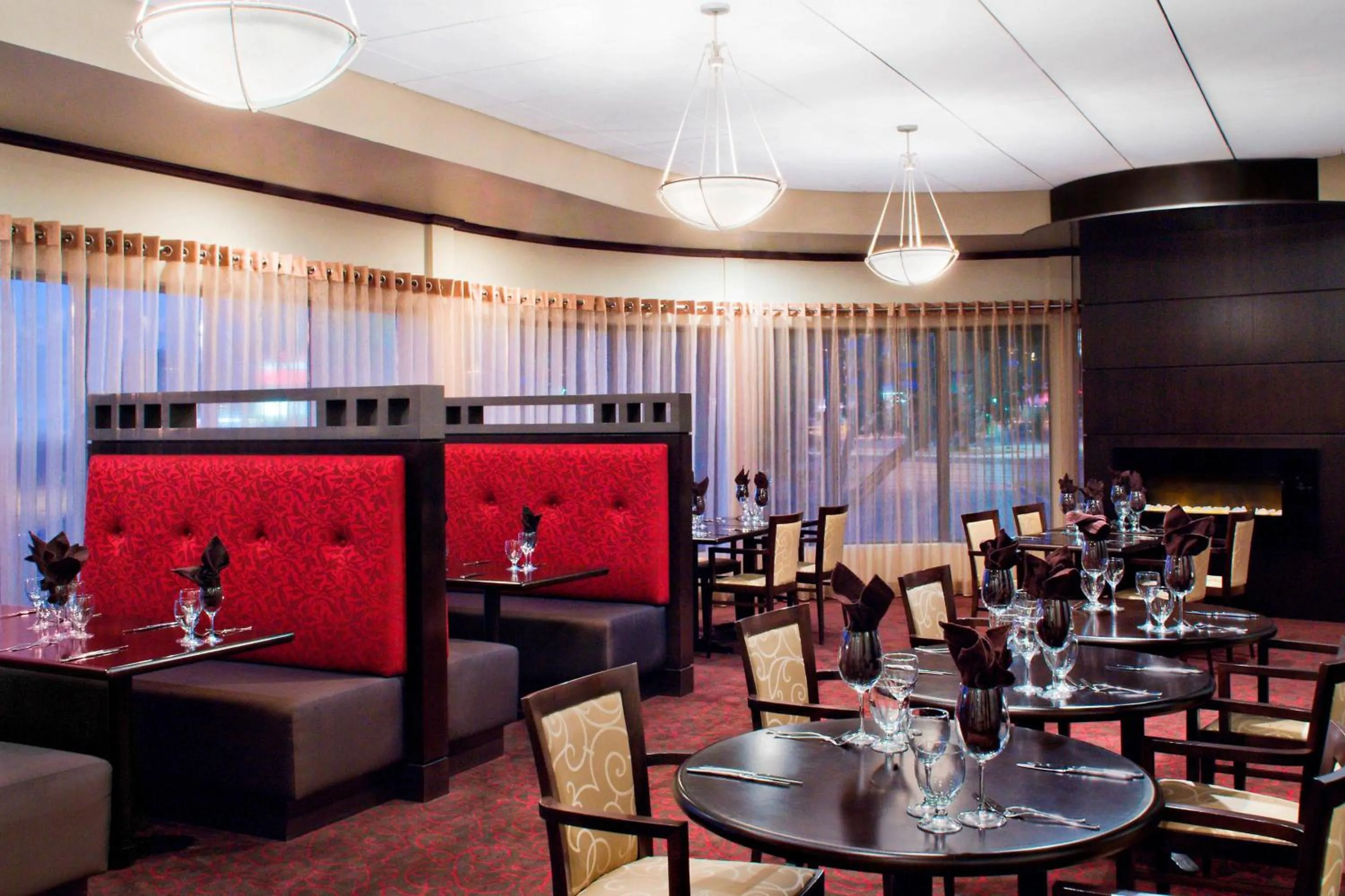 Restaurant/places to eat in Four Points by Sheraton Winnipeg South