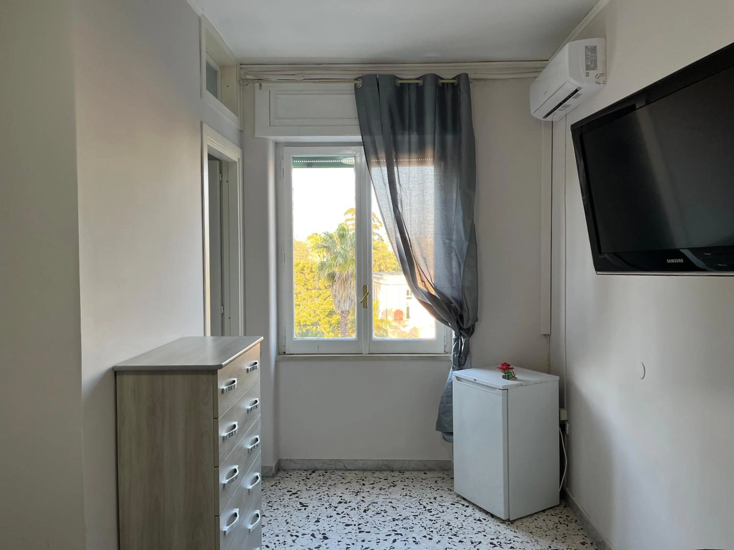 TV/Entertainment Center in B&B Rosy