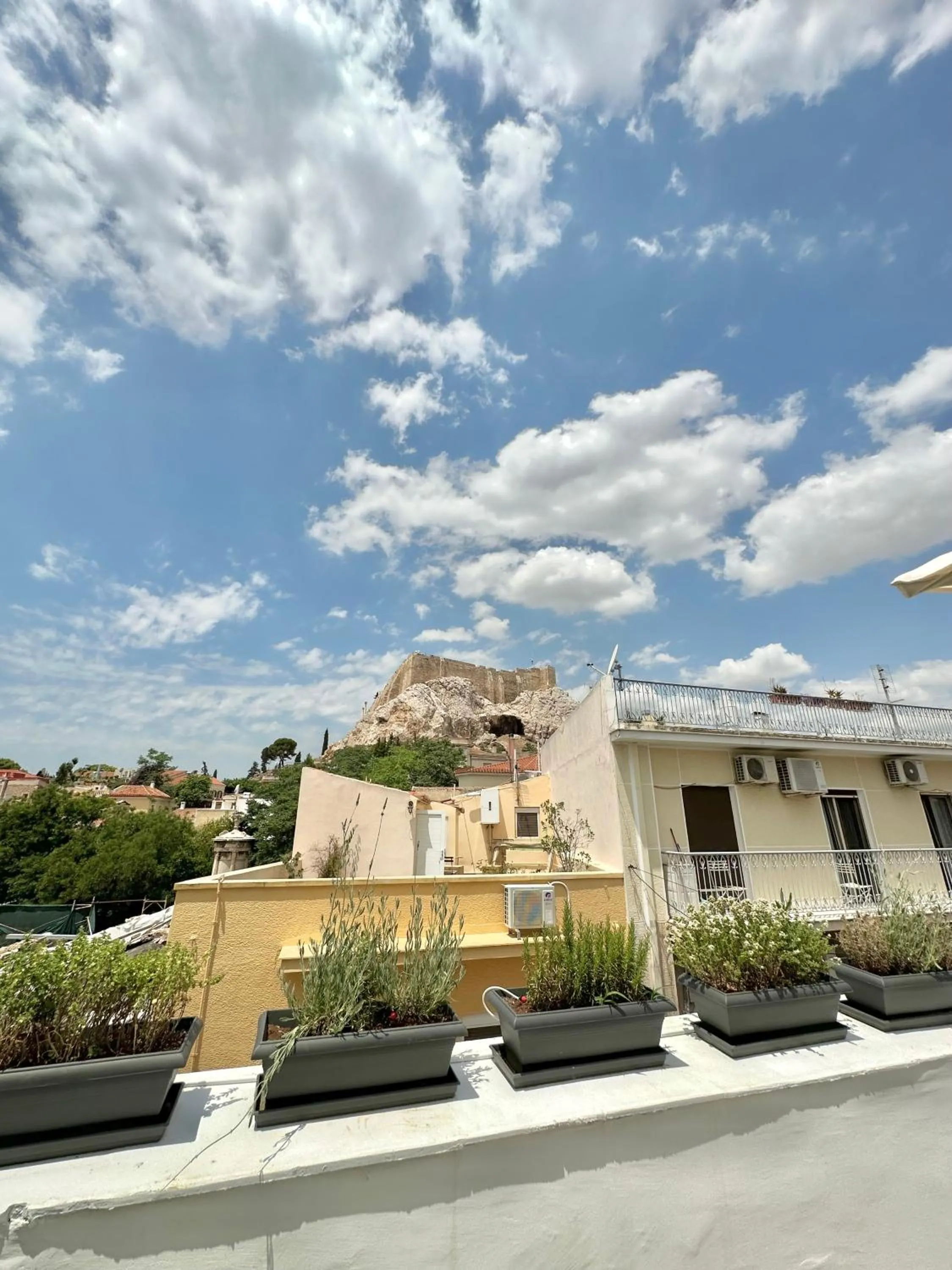 Day in Step One | Luxury Suites right in the heart of Acropolis next to metro station