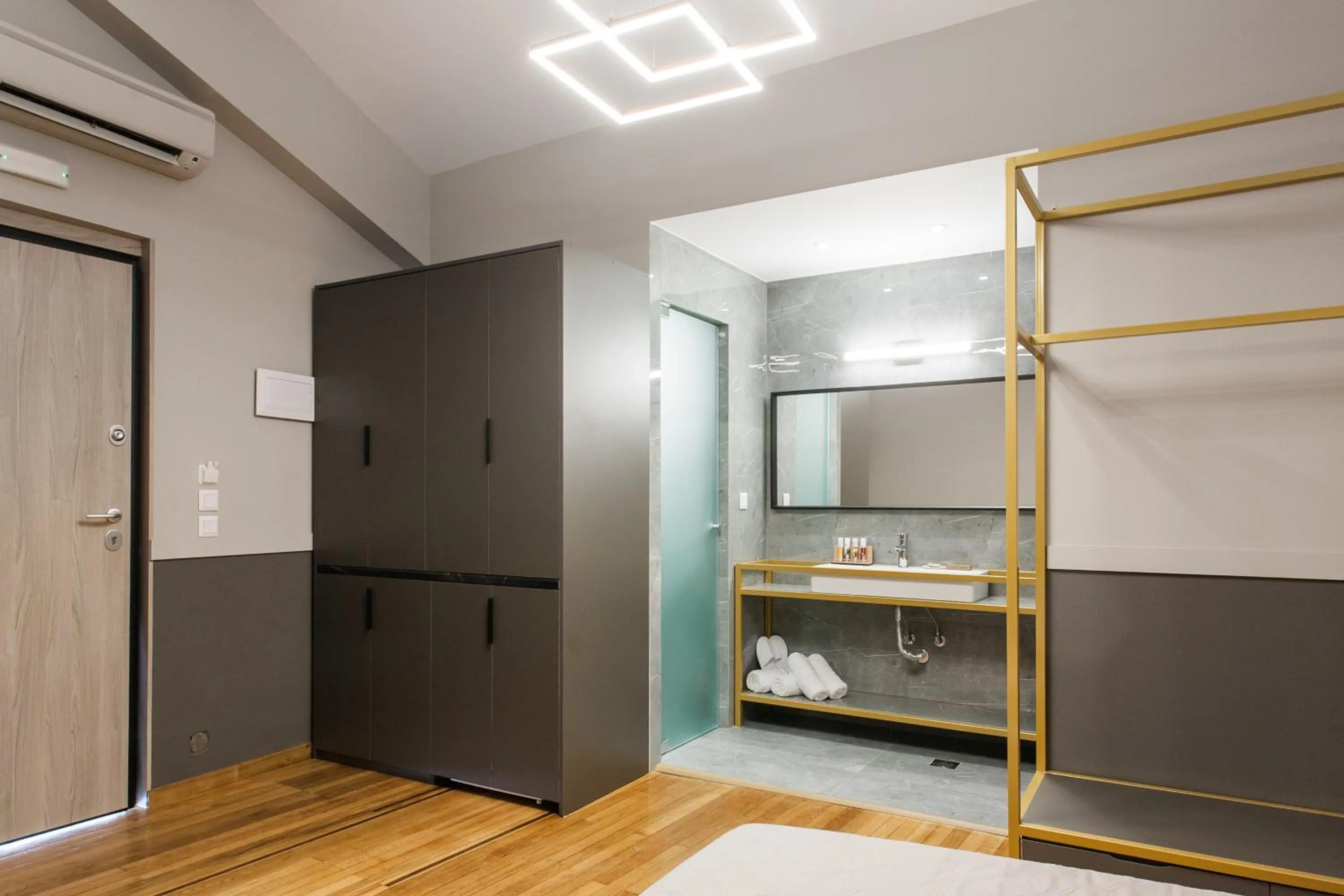 Bathroom in Step One | Luxury Suites right in the heart of Acropolis next to metro station