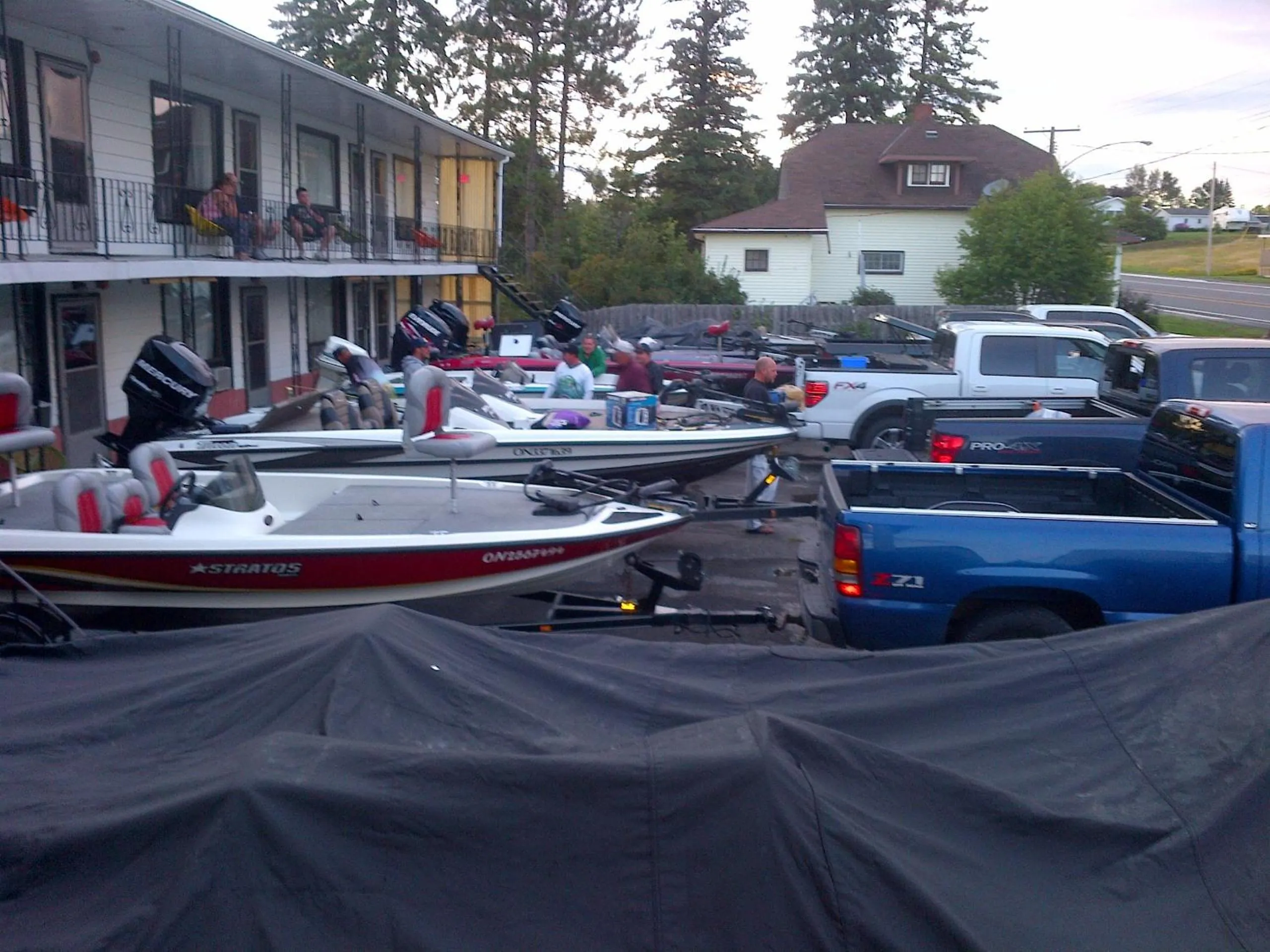 Fishing in Bay Lake Inn - Frontiersman Motel