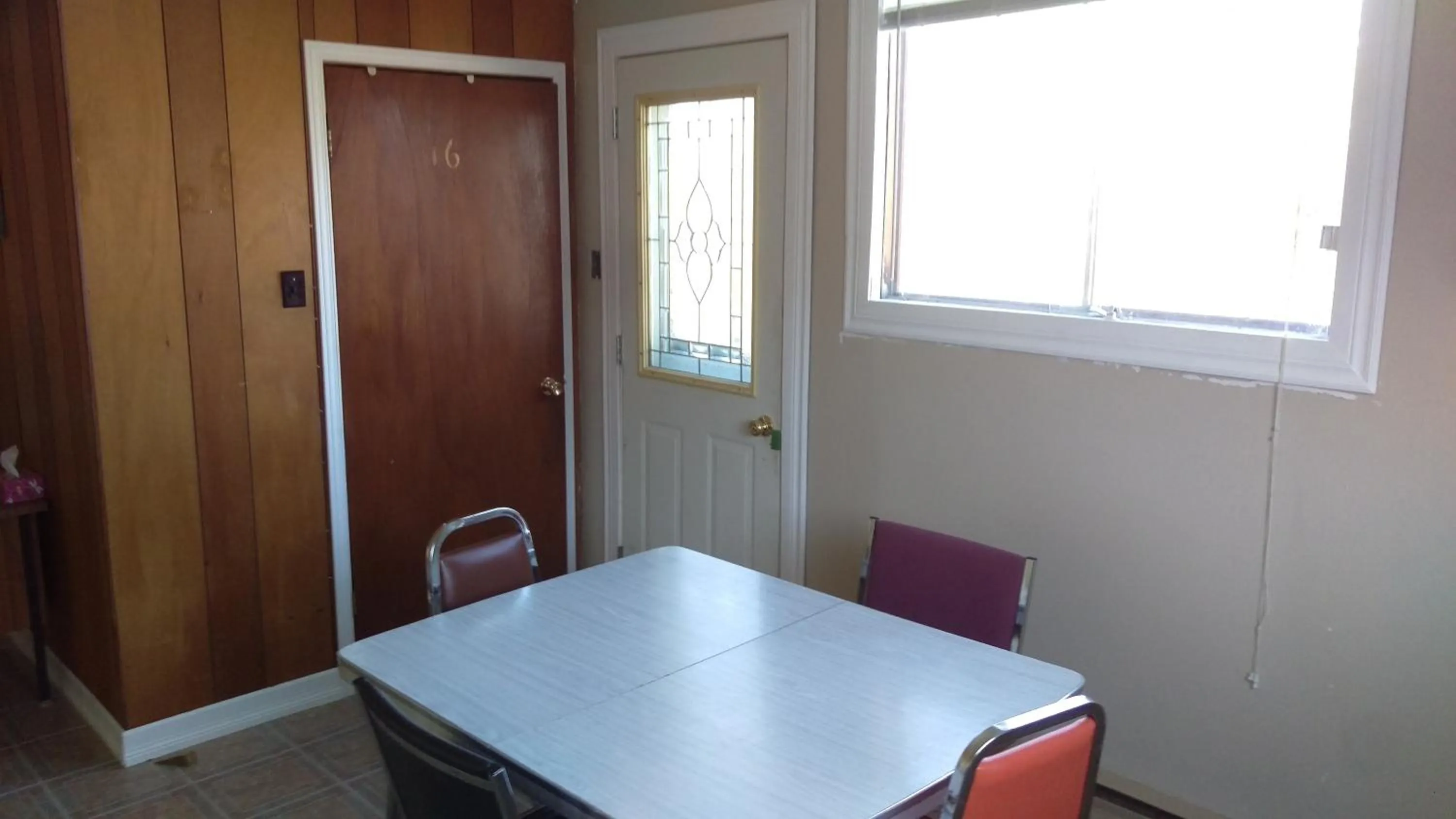Dining area in Bay Lake Inn - Frontiersman Motel