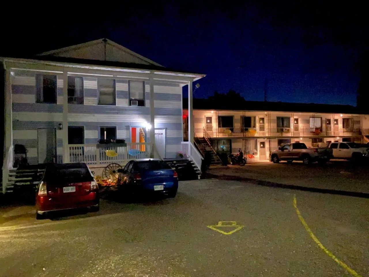 Street view in Bay Lake Inn - Frontiersman Motel