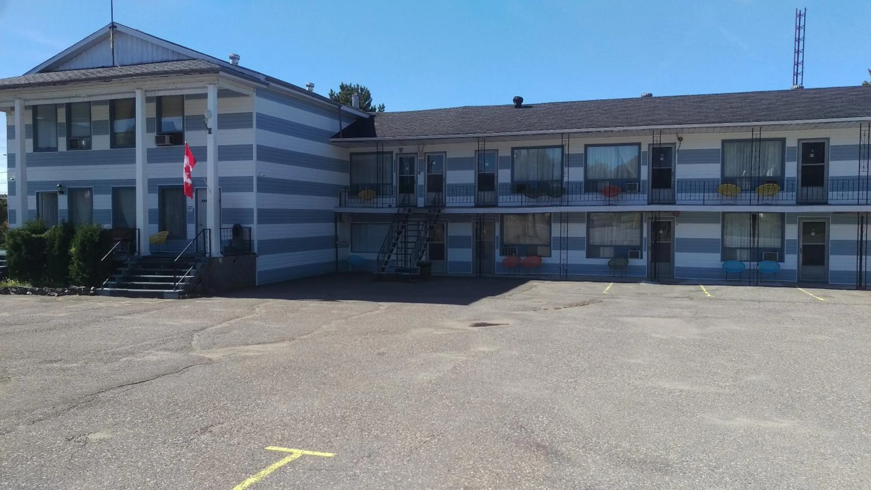 Street view in Bay Lake Inn - Frontiersman Motel