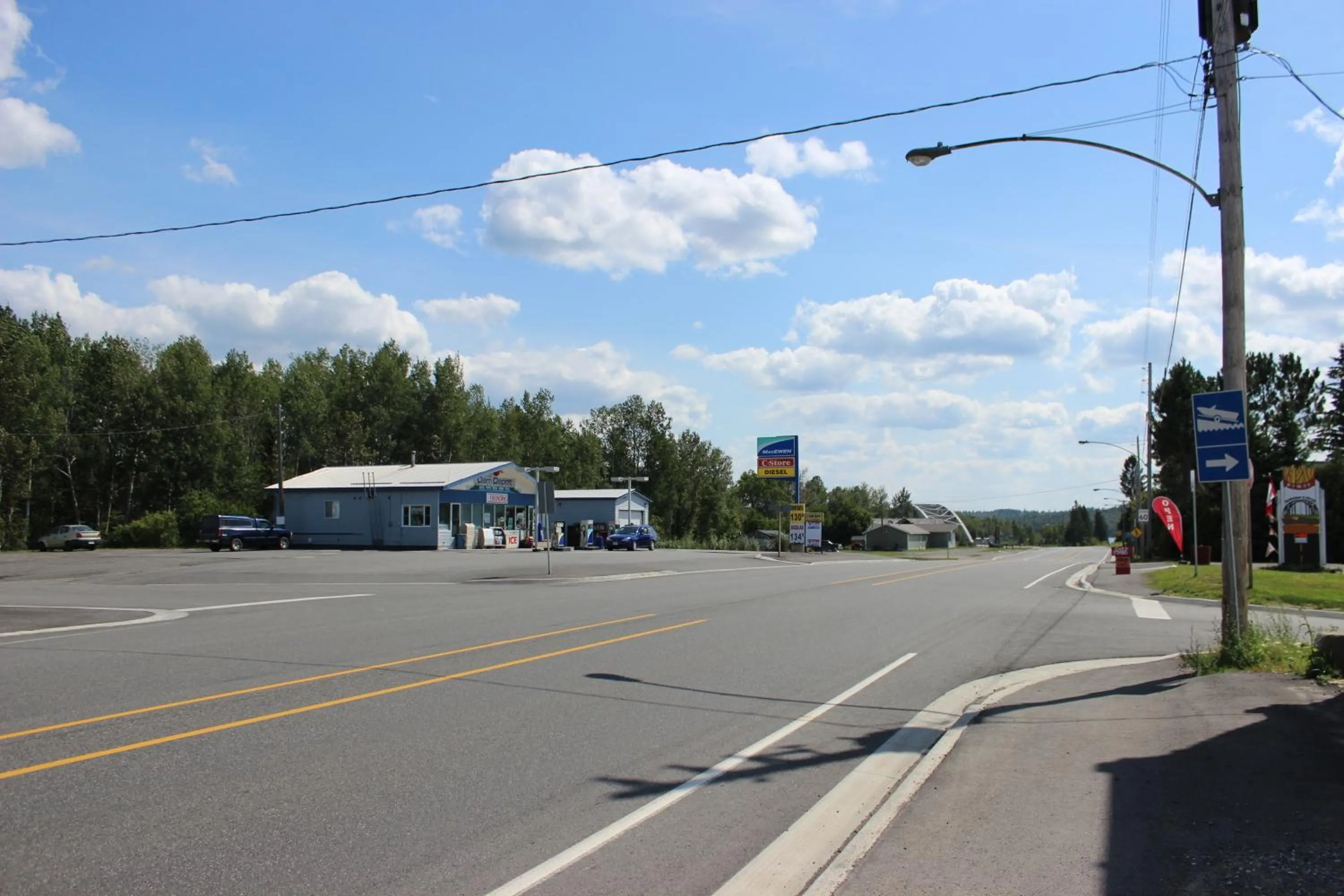 Restaurant/places to eat in Bay Lake Inn - Frontiersman Motel