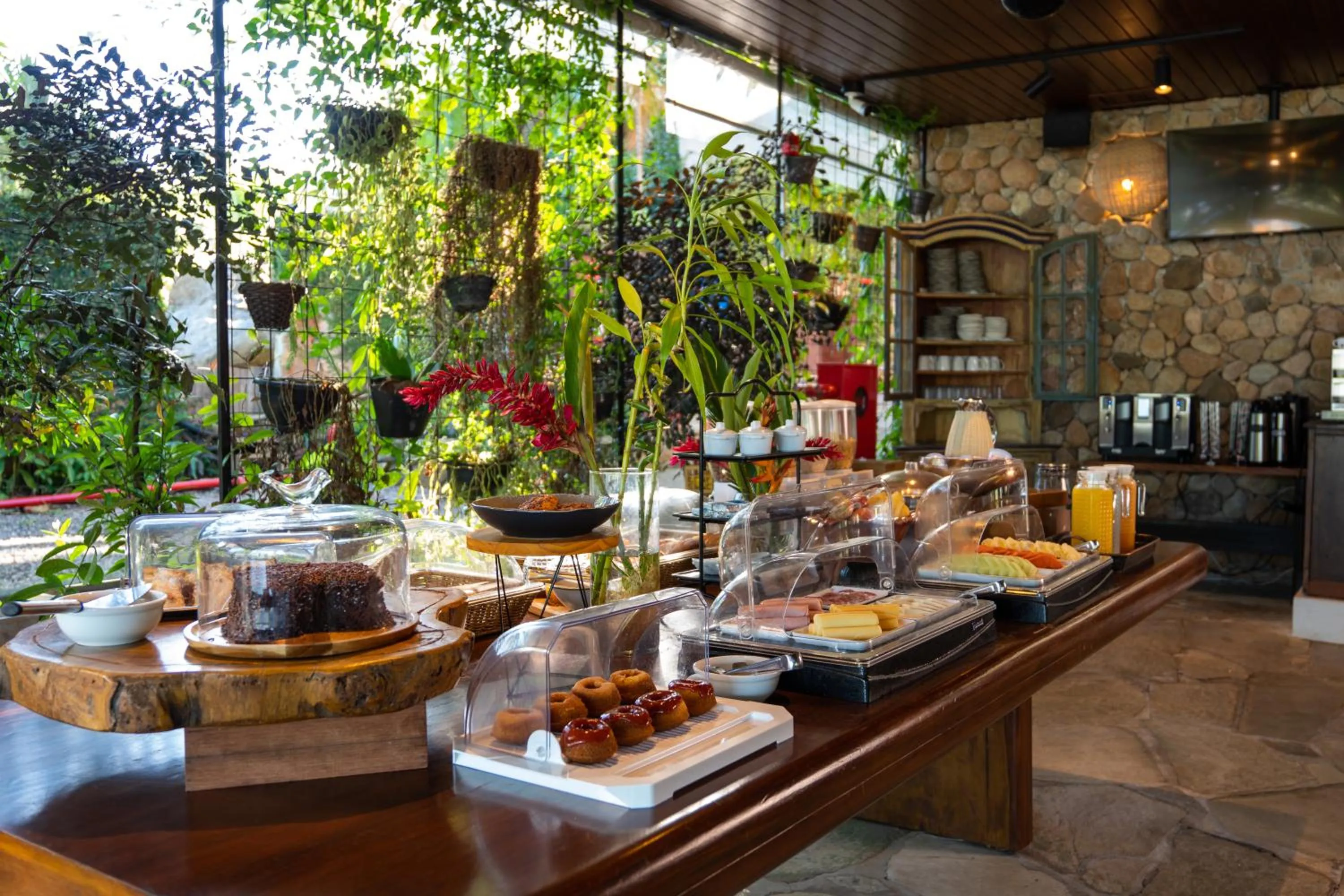 Buffet breakfast in Hotel Velas do Engenho