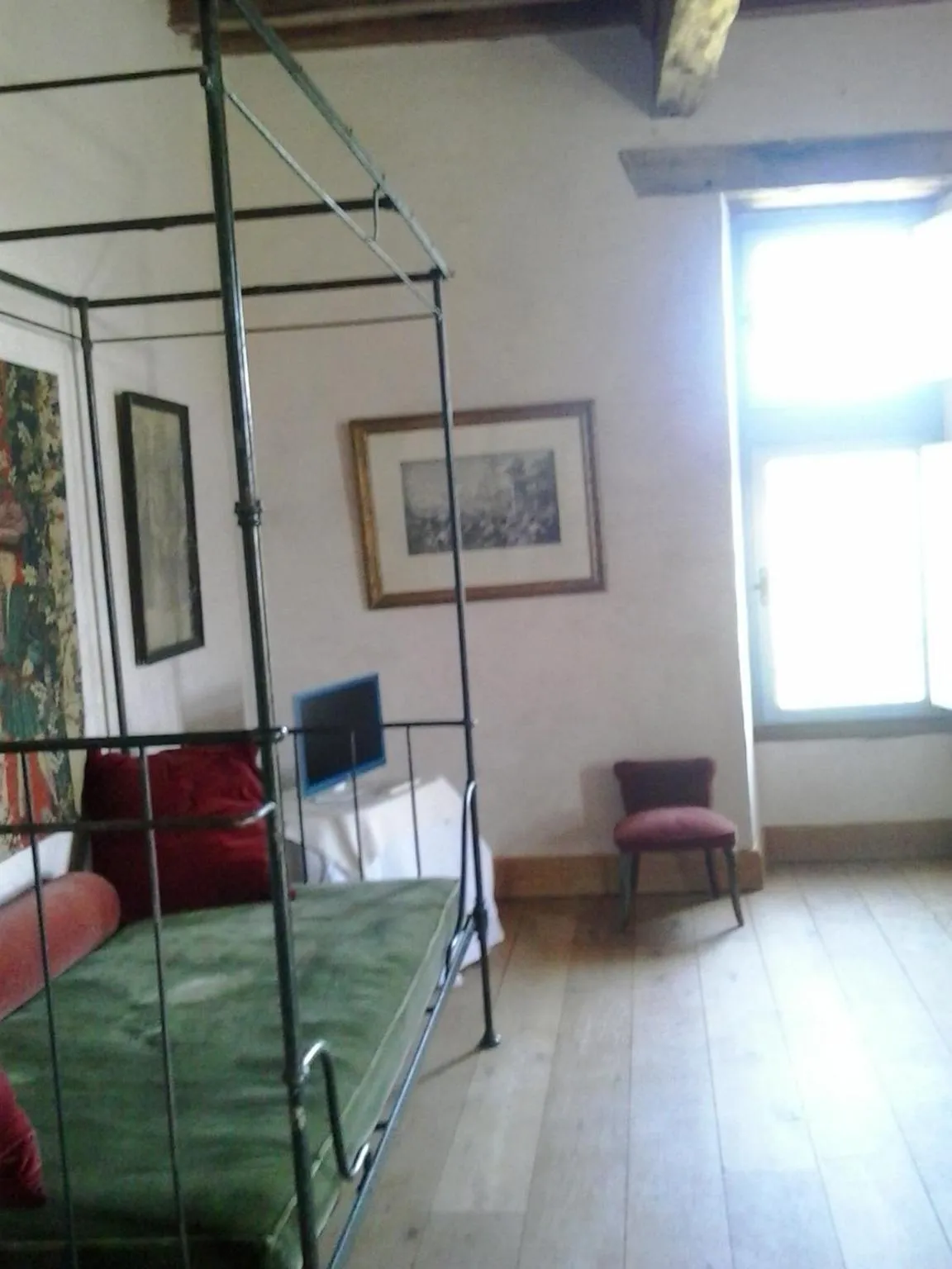 Decorative detail, Bed in Château de Cauderoue