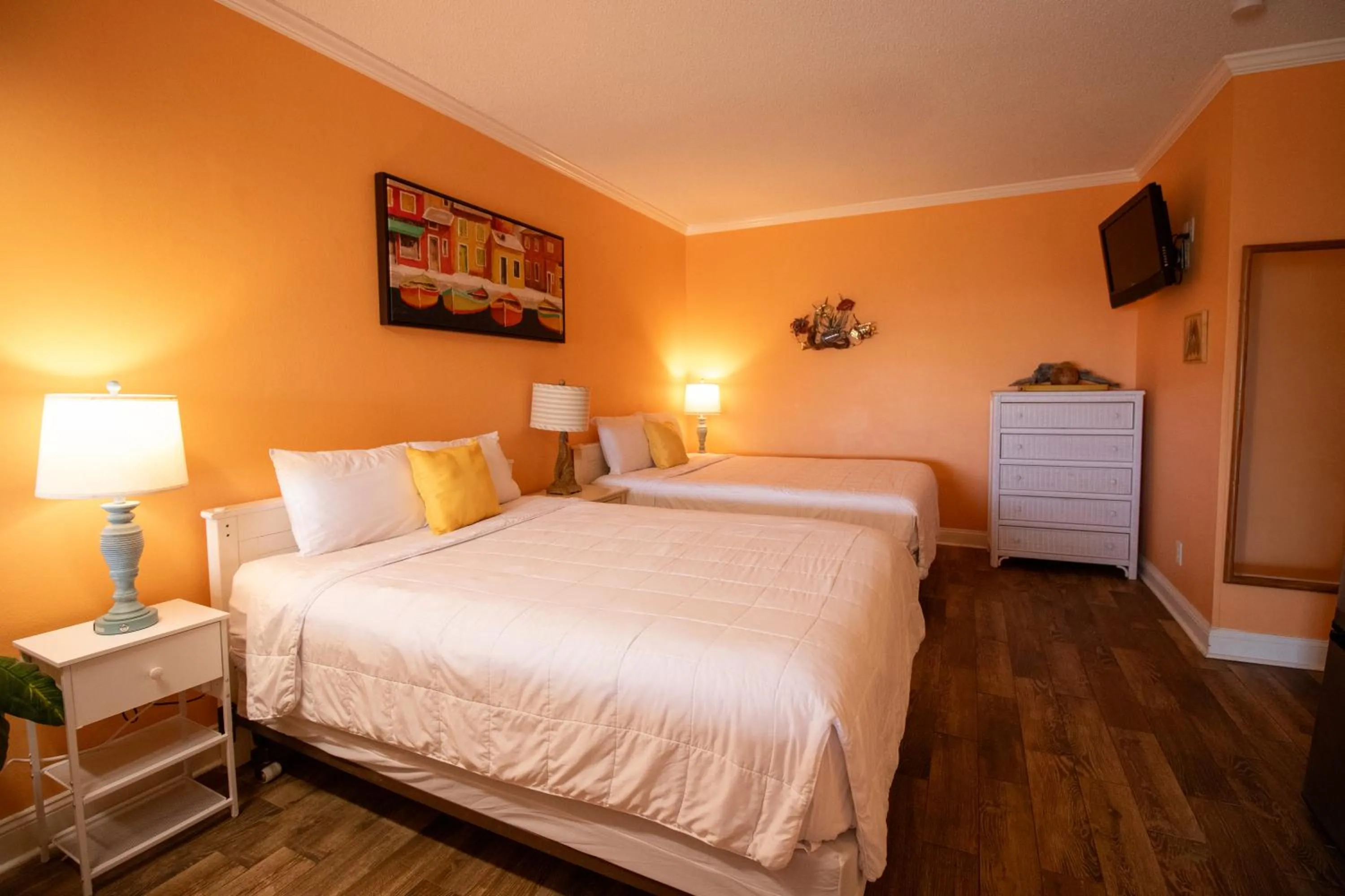 Bedroom, Bed in Palm Suites