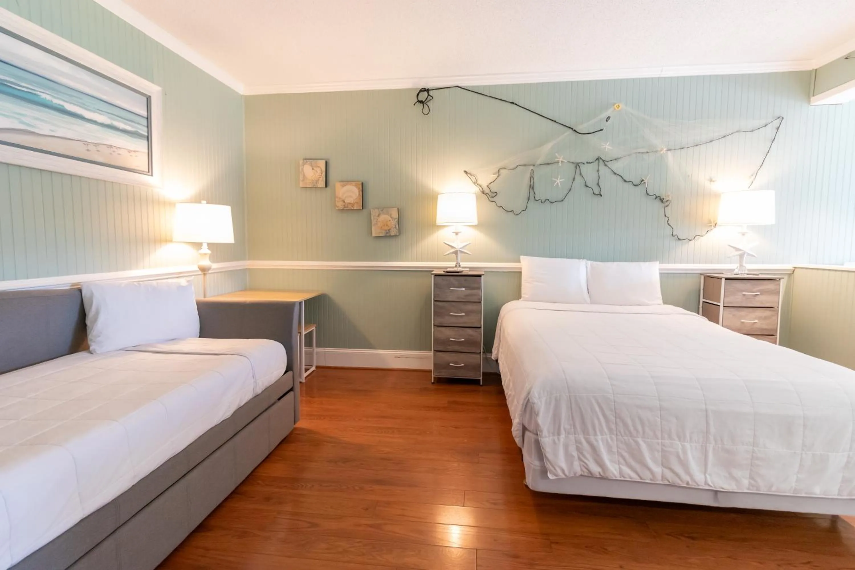 Bedroom, Bed in Palm Suites