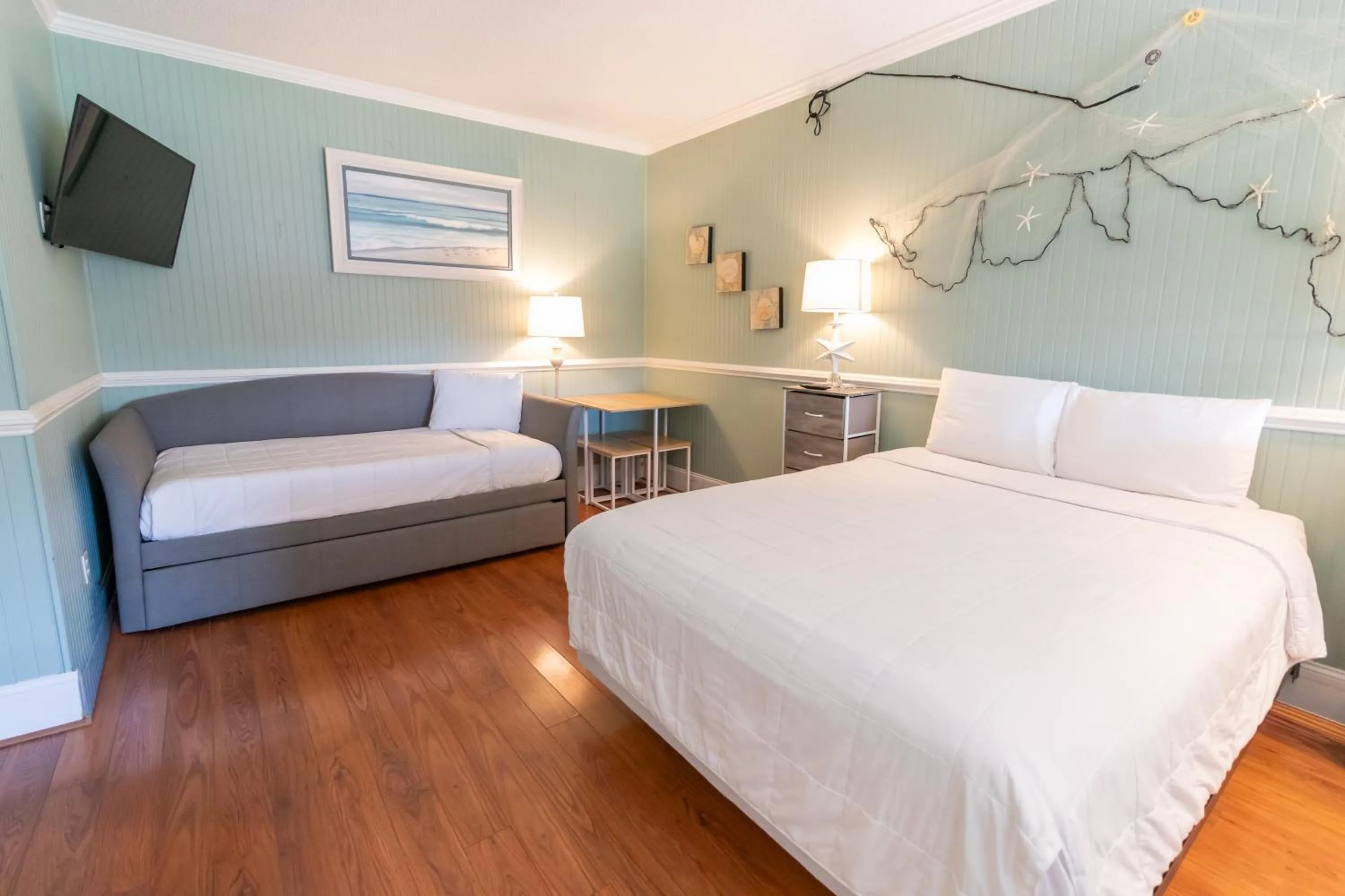 Bedroom, Bed in Palm Suites