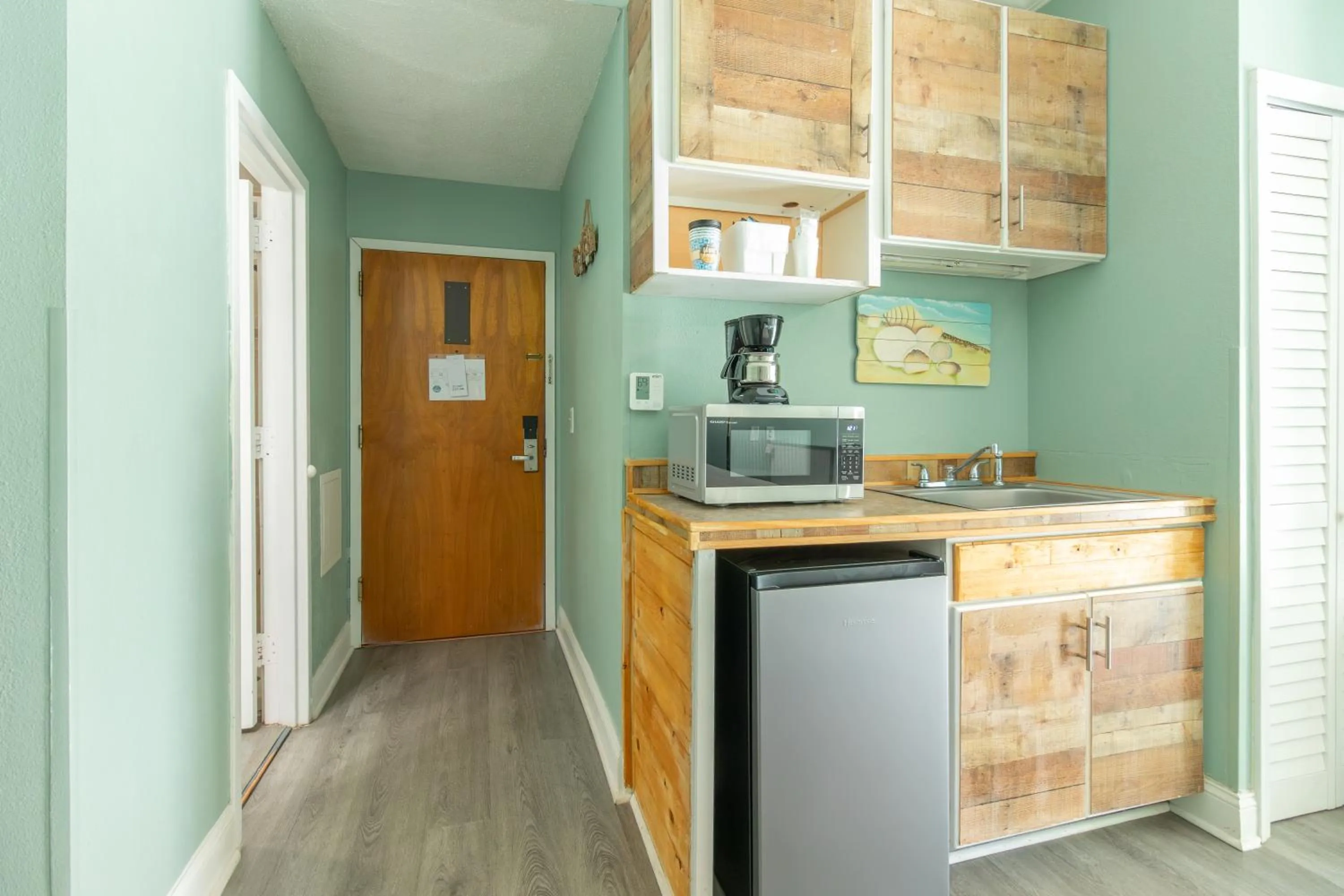 Kitchen or kitchenette in Palm Suites