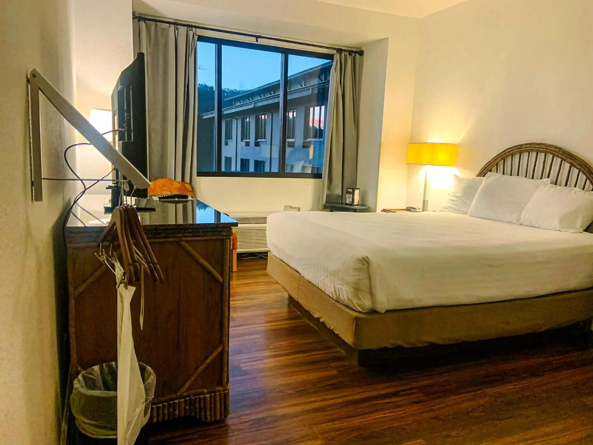 Bed in Unicoi State Park & Lodge