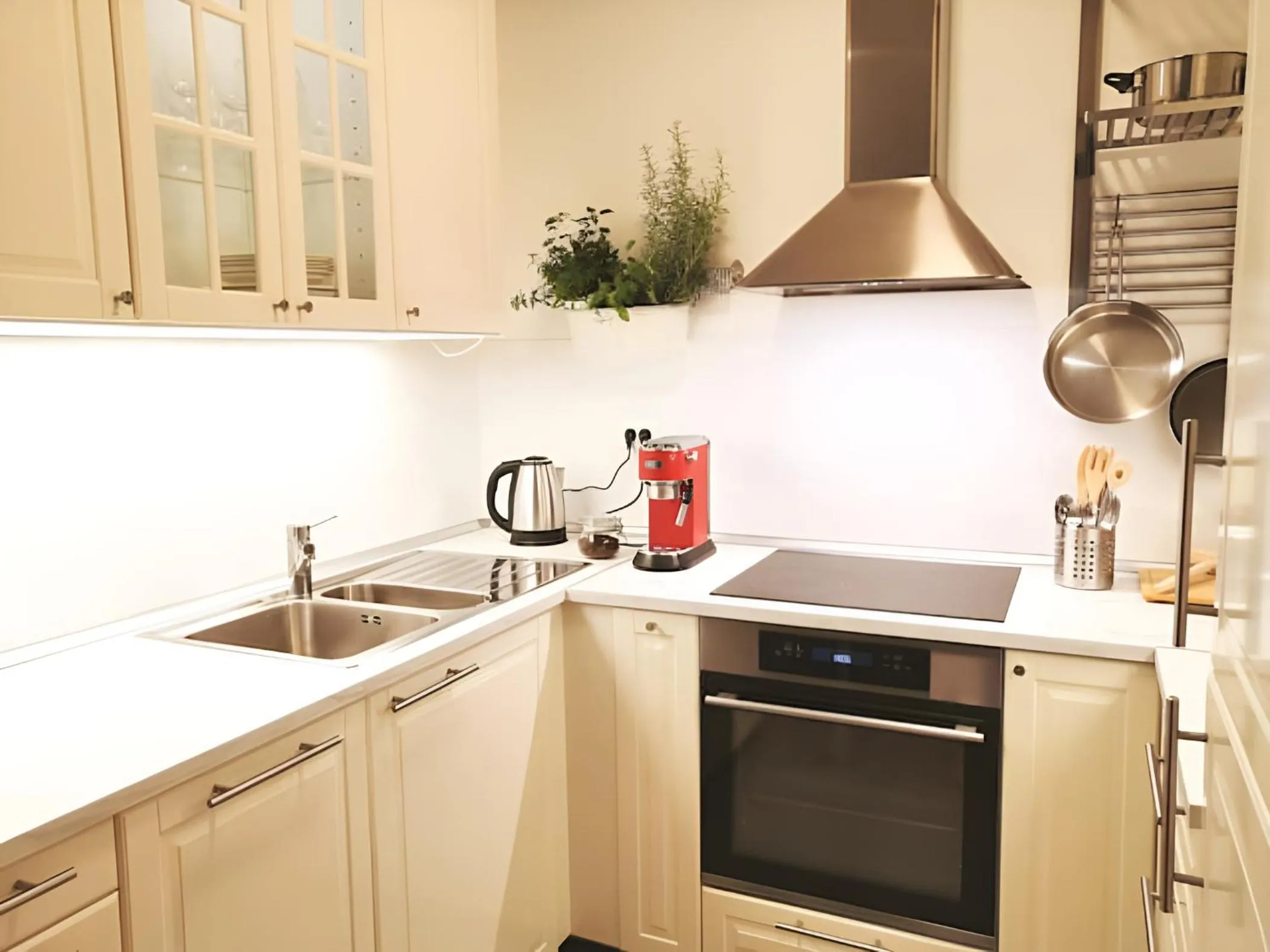 Izzy - 5 min walk from the main square