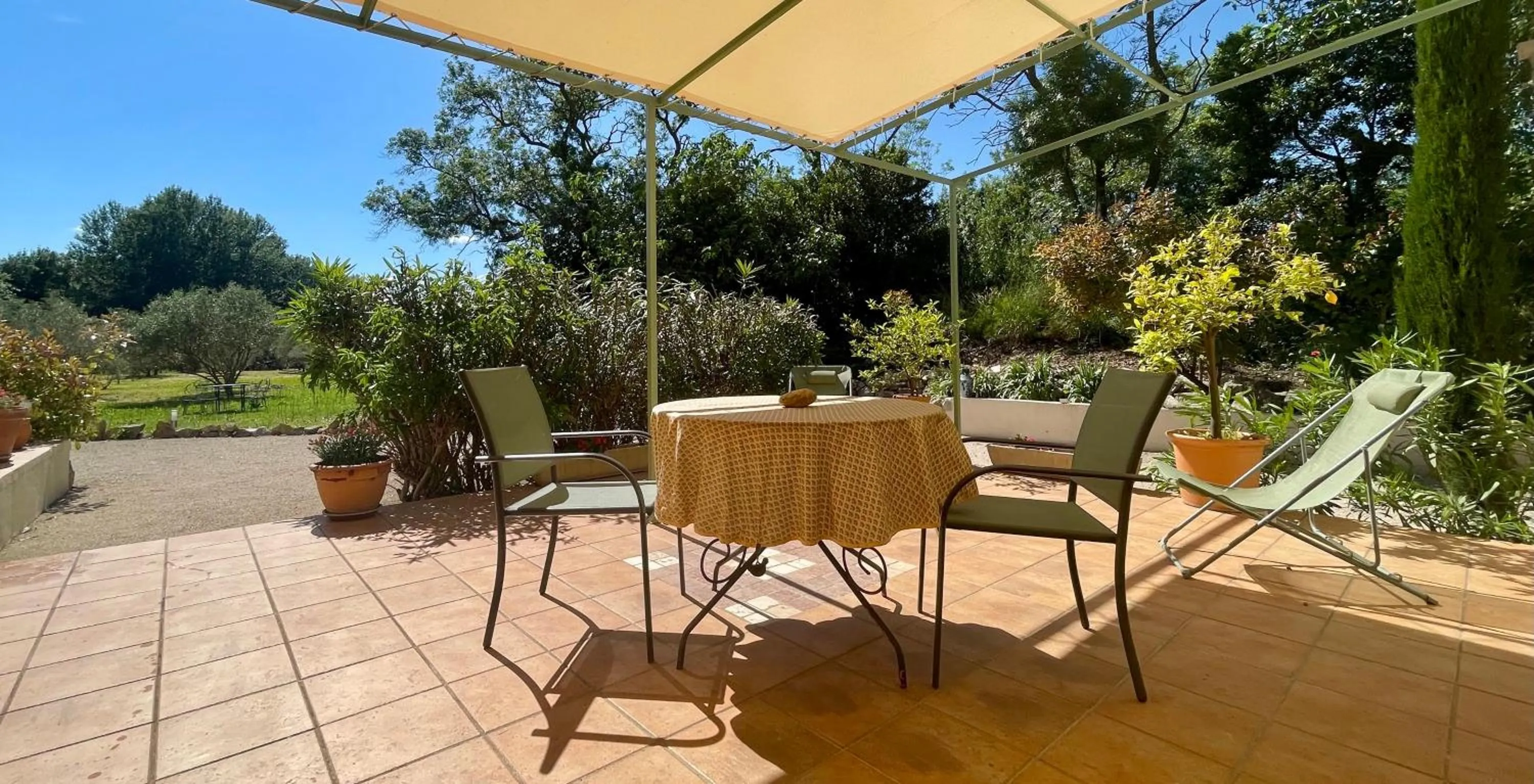 Patio in Domaine Au Coeur des Alpilles