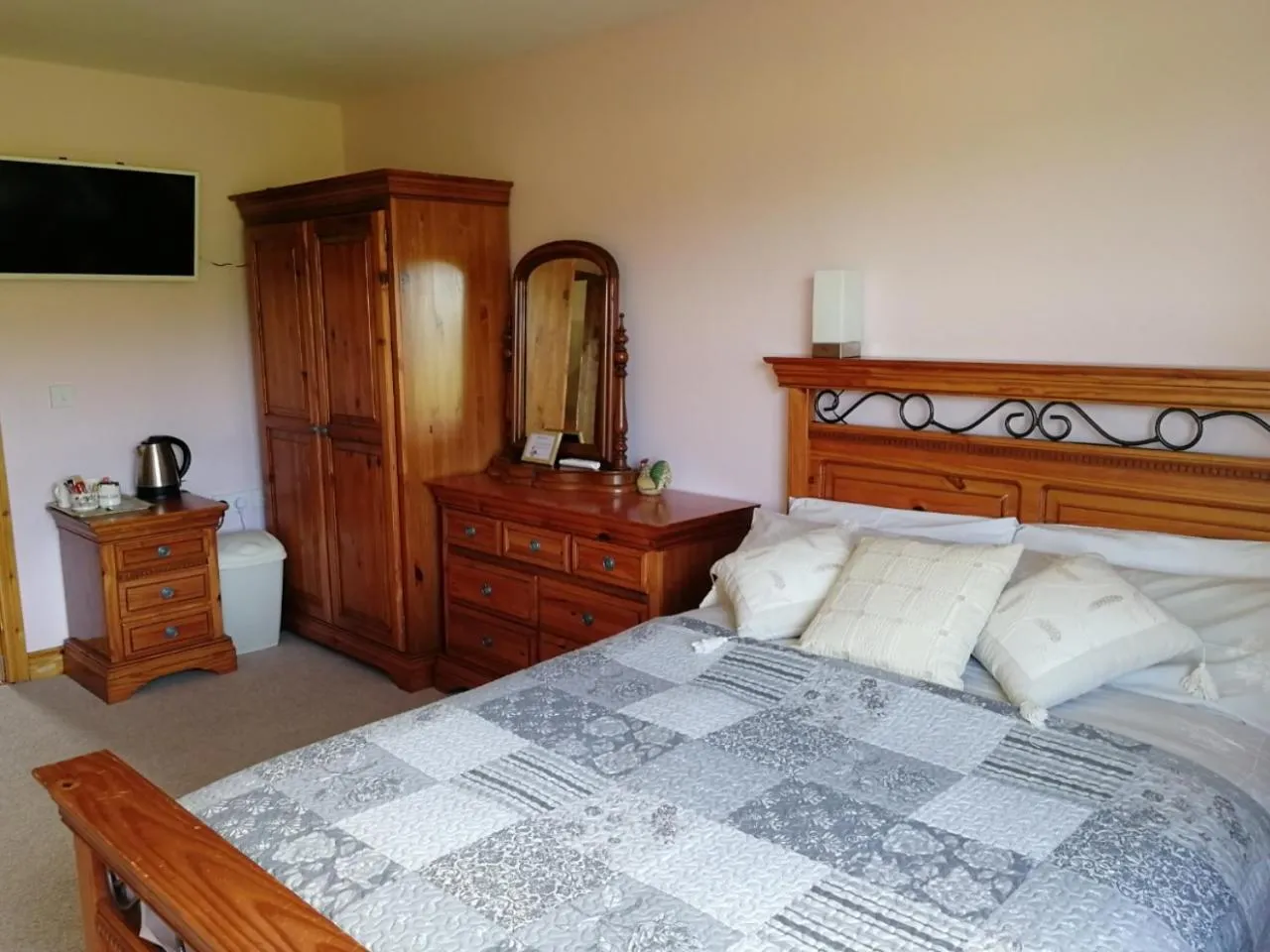 Bed in Fox Heaven B&B