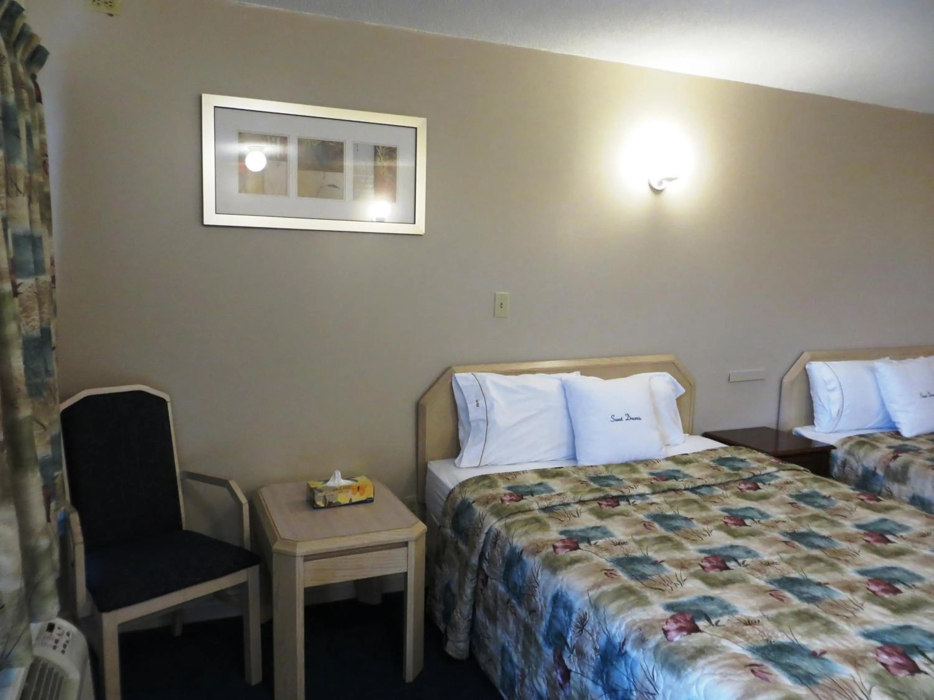 Bed in Good Night Inn