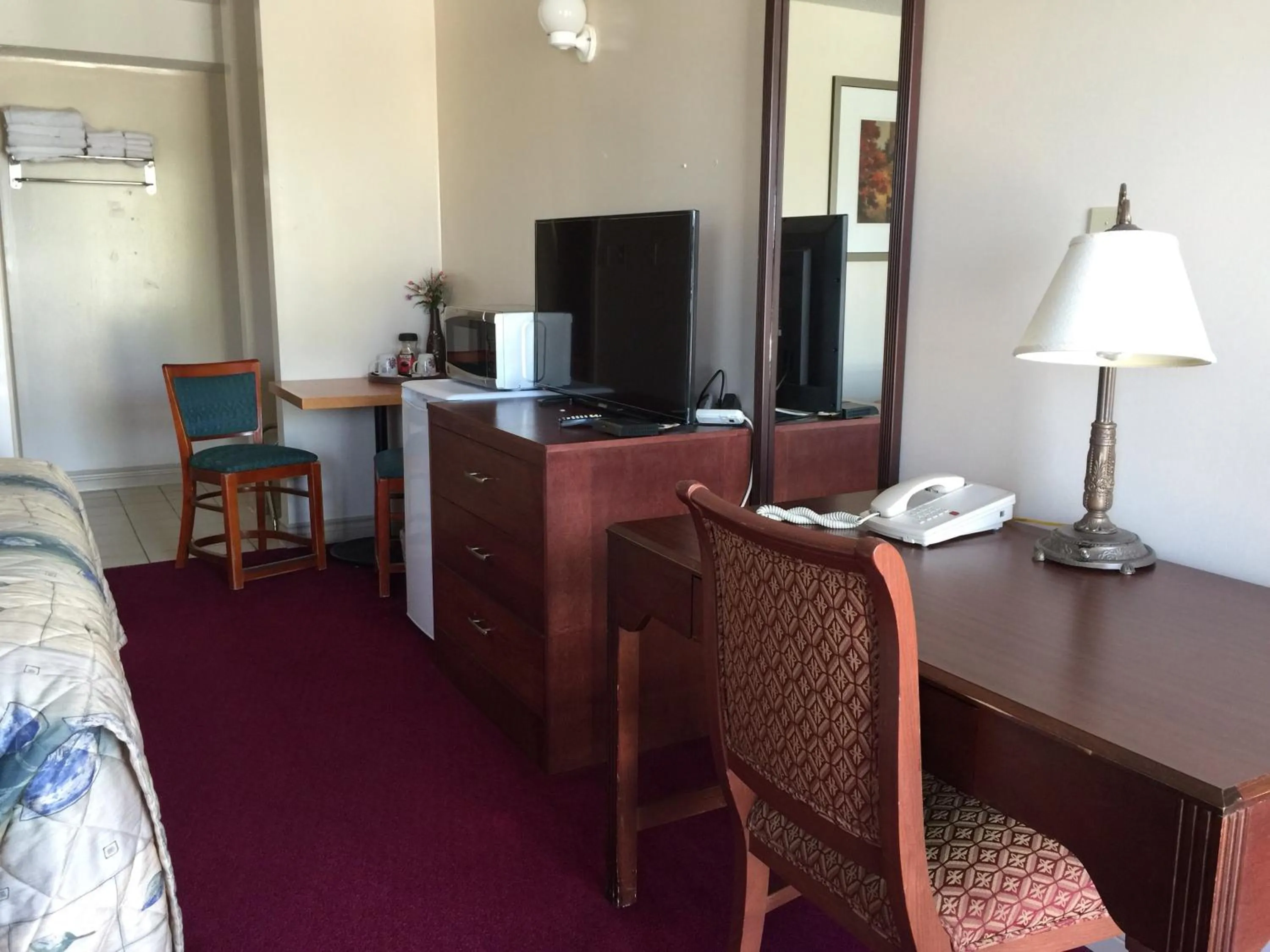 TV and multimedia in Good Night Inn