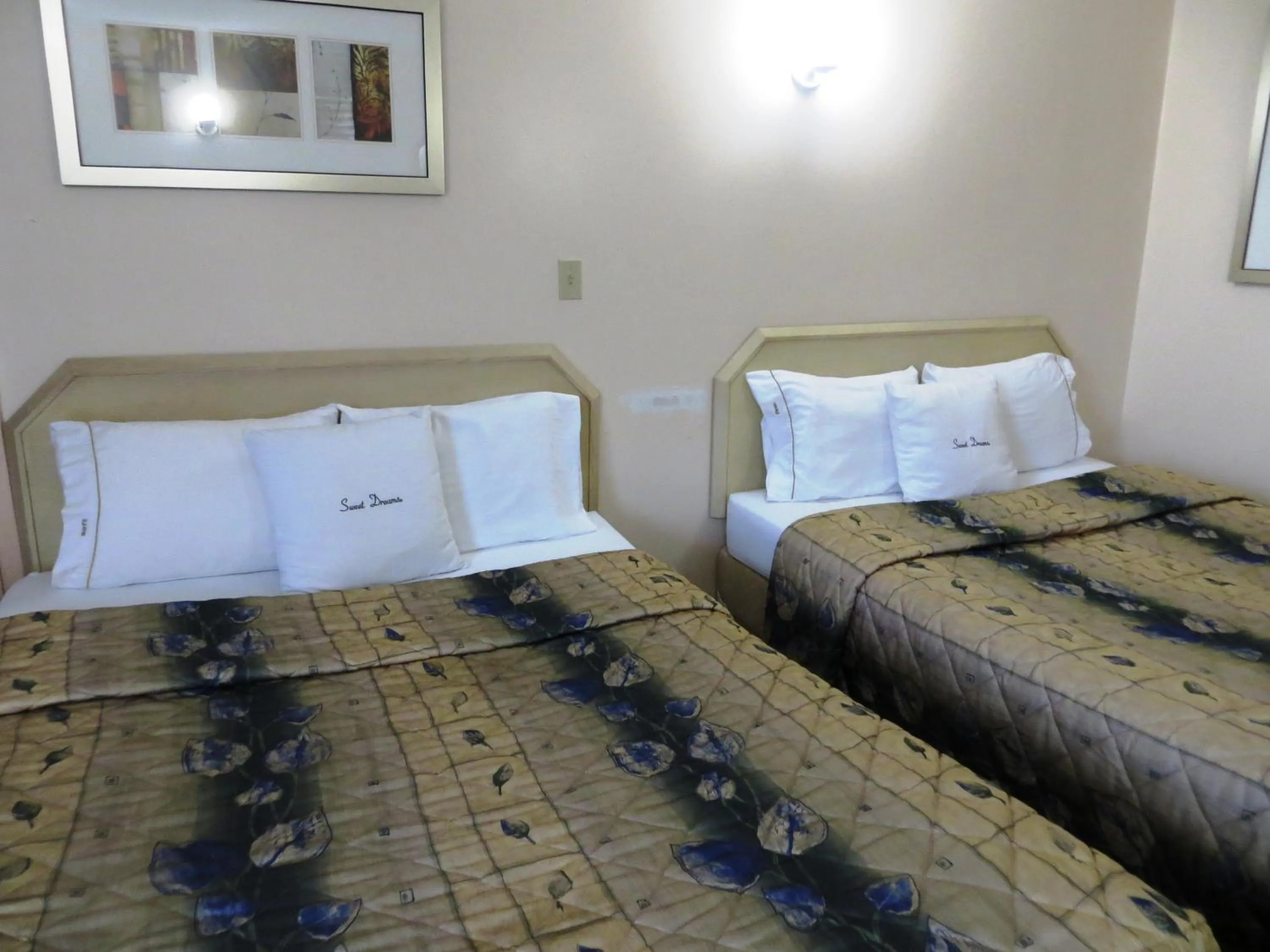 Bed in Good Night Inn