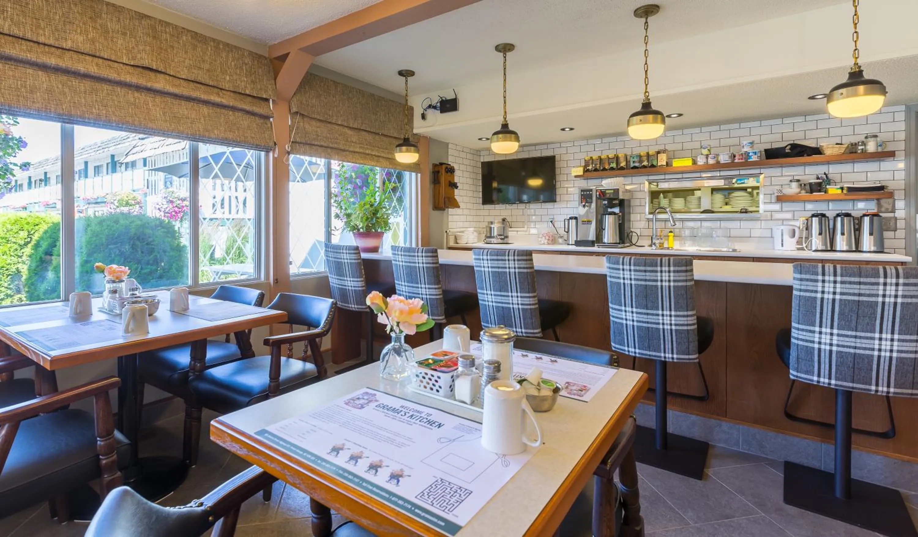 Restaurant/places to eat in Grama's Inn