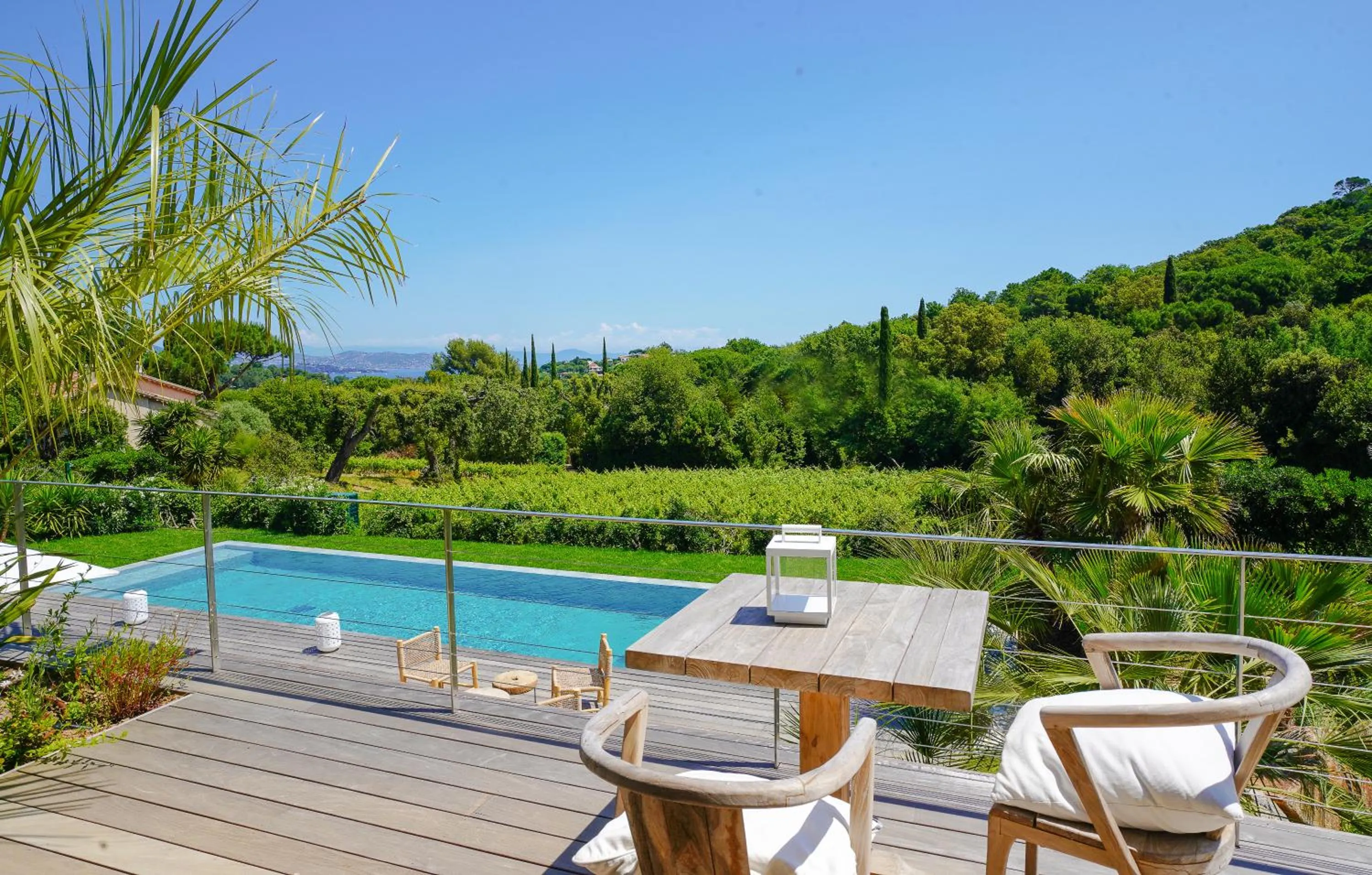 Pool view in villa Sant-Anna