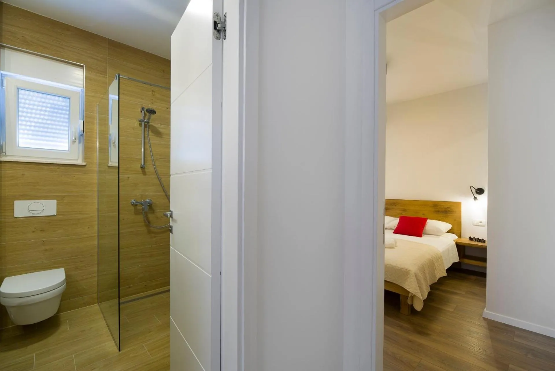 Toilet, Bed in Bulli Croatia