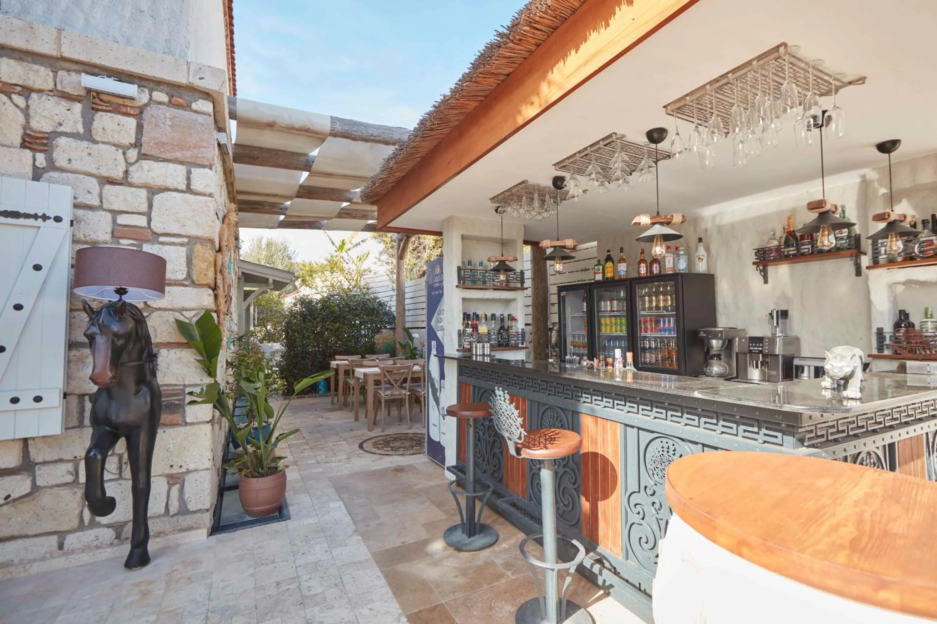 Restaurant/places to eat in AlaBora Hotel