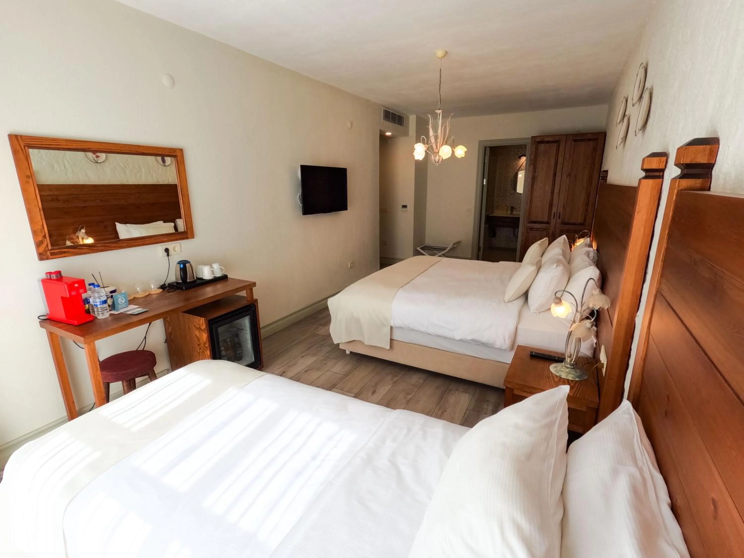 Coffee/tea facilities, Bed in AlaBora Hotel