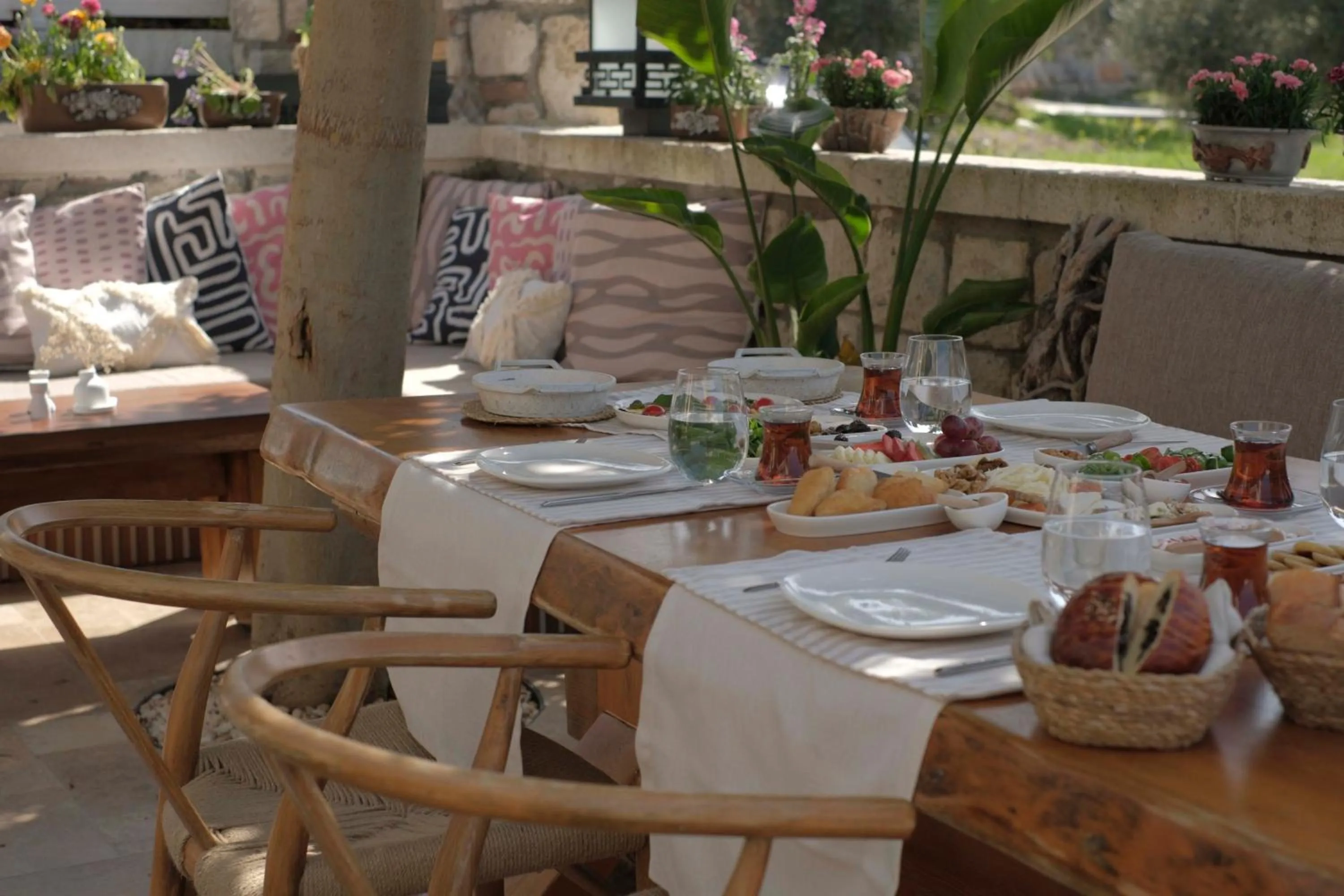 Restaurant/places to eat in AlaBora Hotel