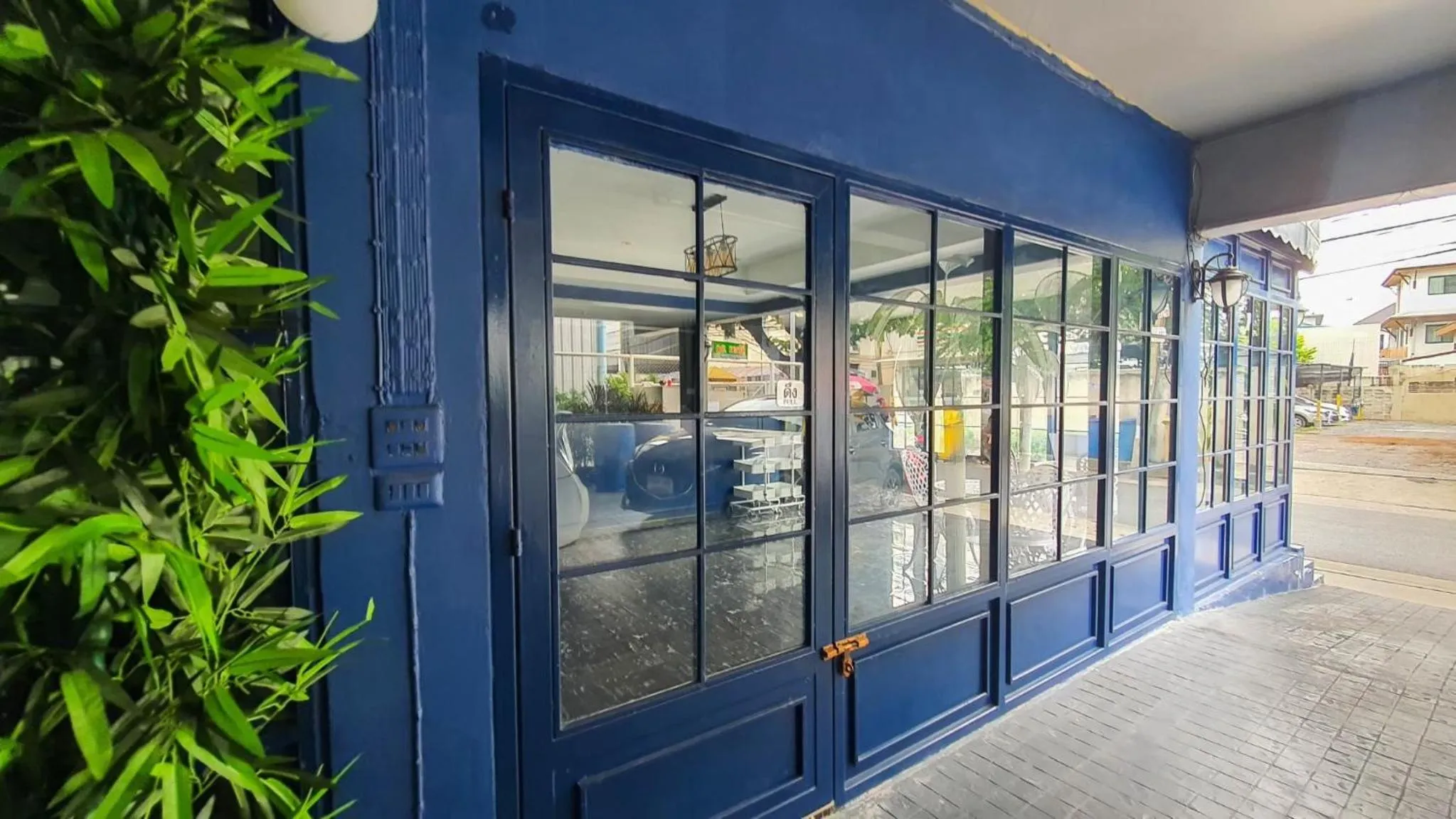 Property building in RoomQuest Bangkok Ratchada