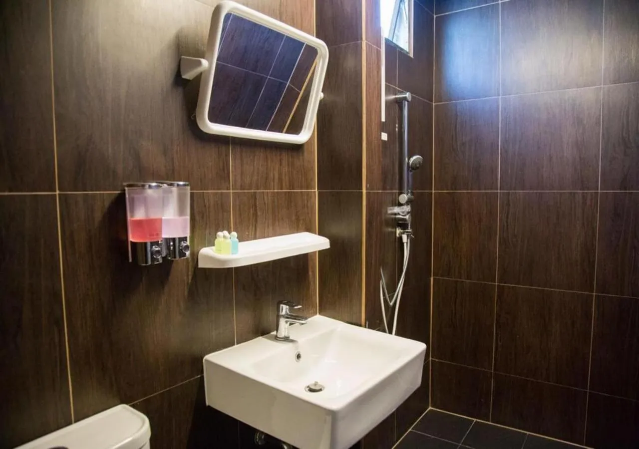 Bathroom in RoomQuest Bangkok Ratchada