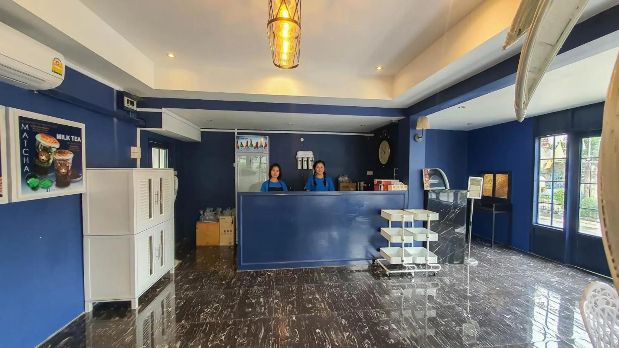 Restaurant/places to eat in RoomQuest Bangkok Ratchada