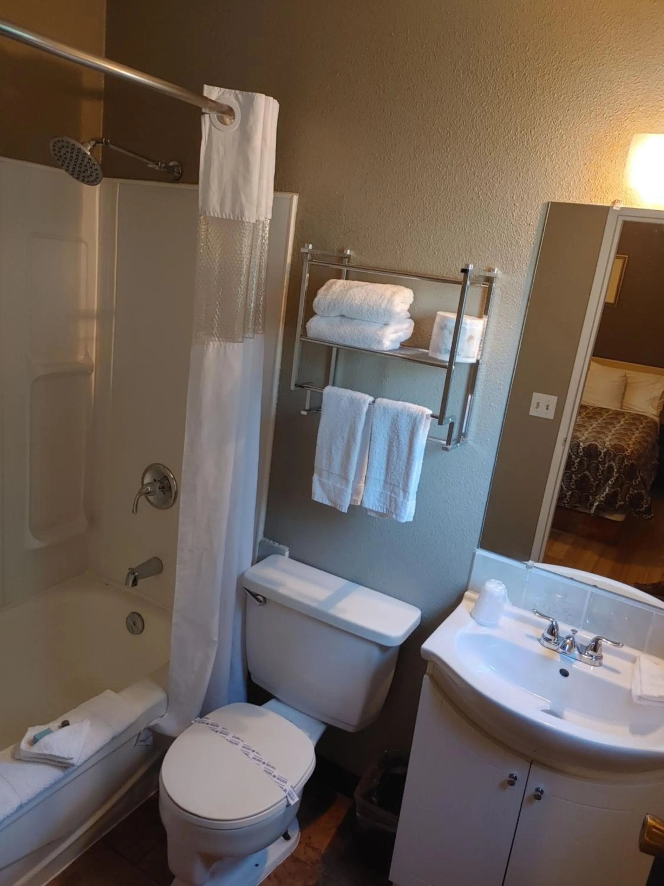 Bathroom in Magnuson Hotel Creston