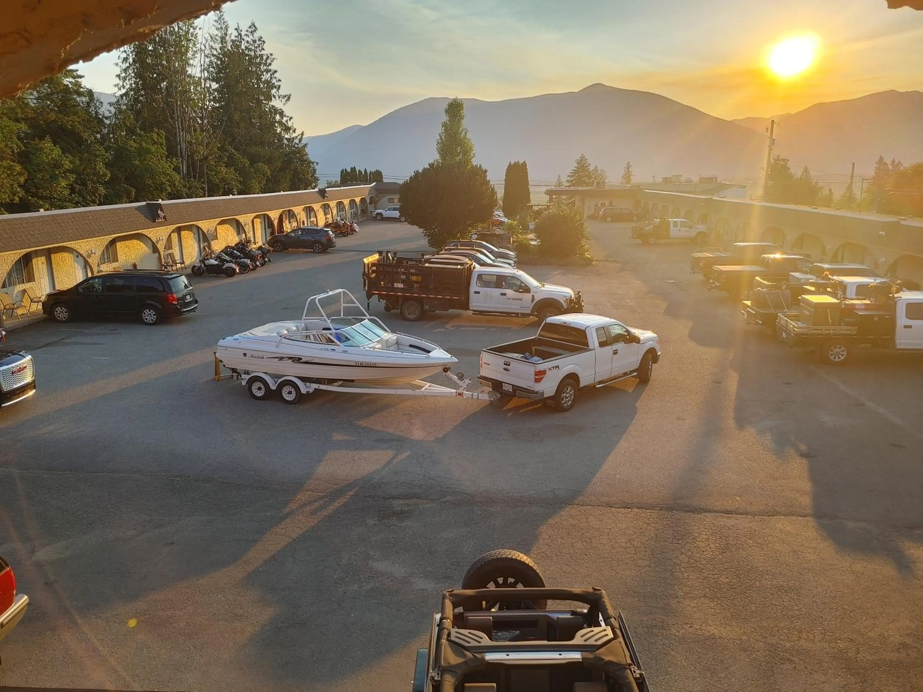 Parking in Magnuson Hotel Creston