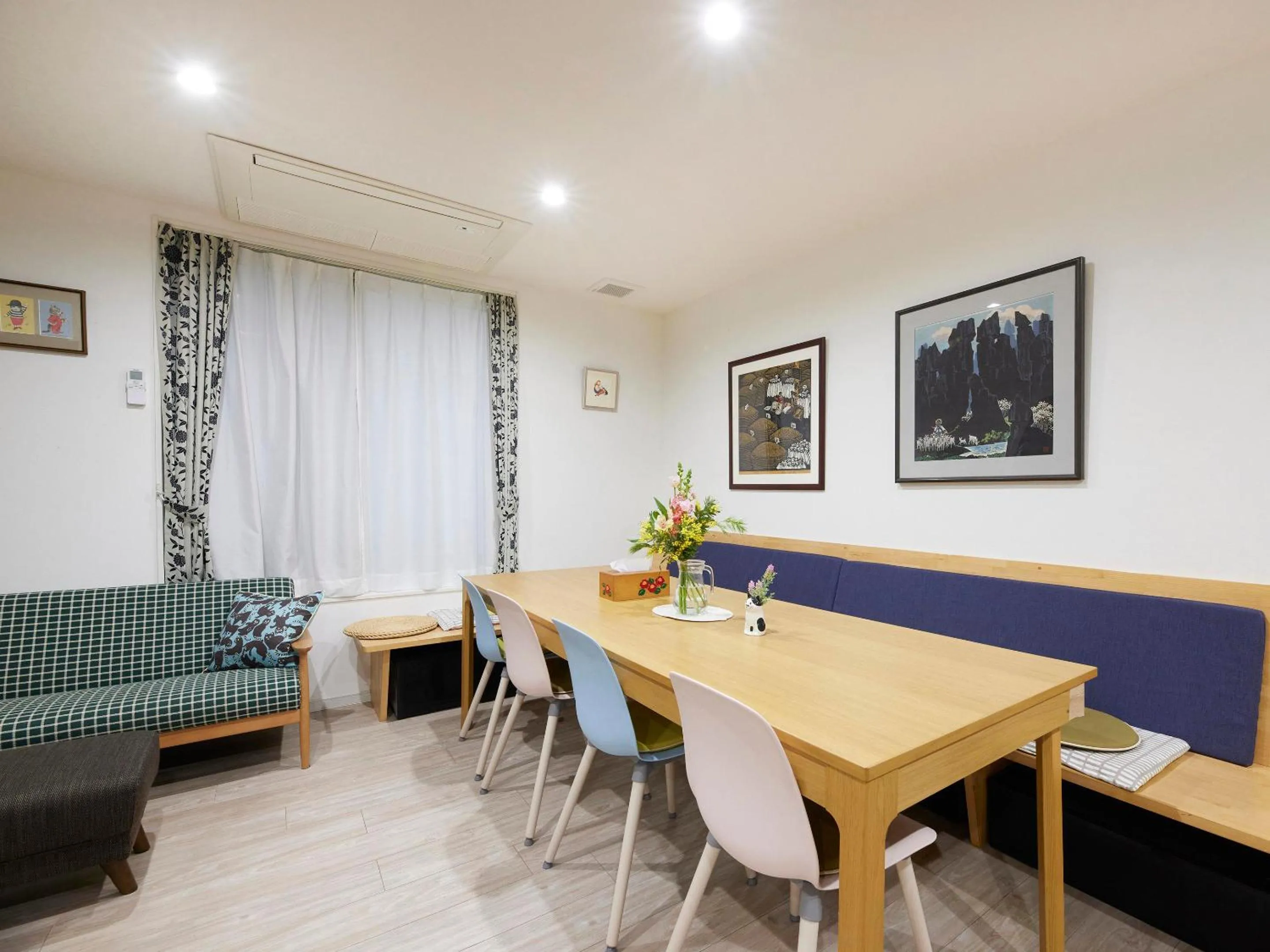 Communal lounge/ TV room in Itosima Guesthouse TOMO