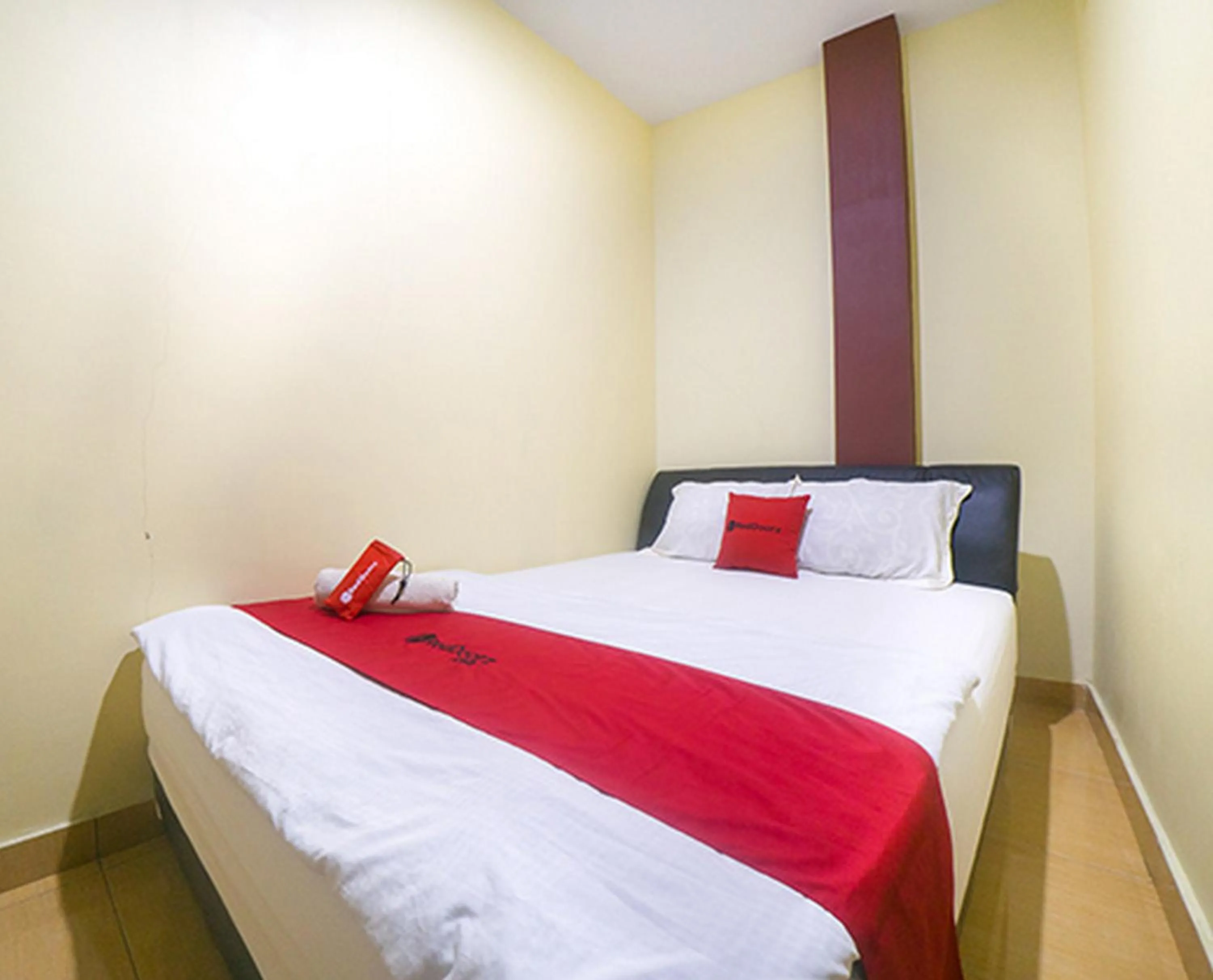Bedroom, Bed in RedDoorz near TVRI Gorontalo