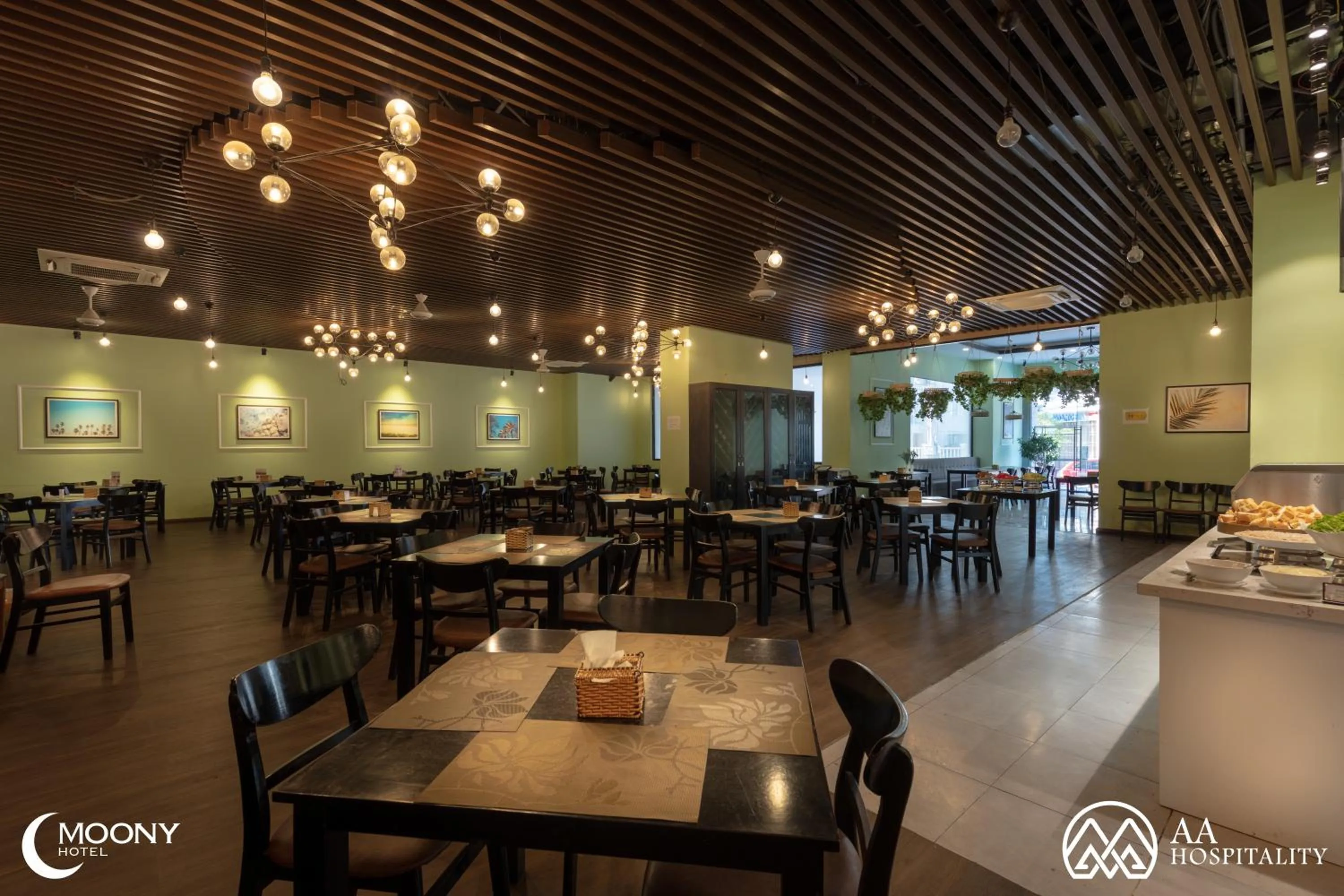 Restaurant/places to eat in Nha Trang Moony Hotel