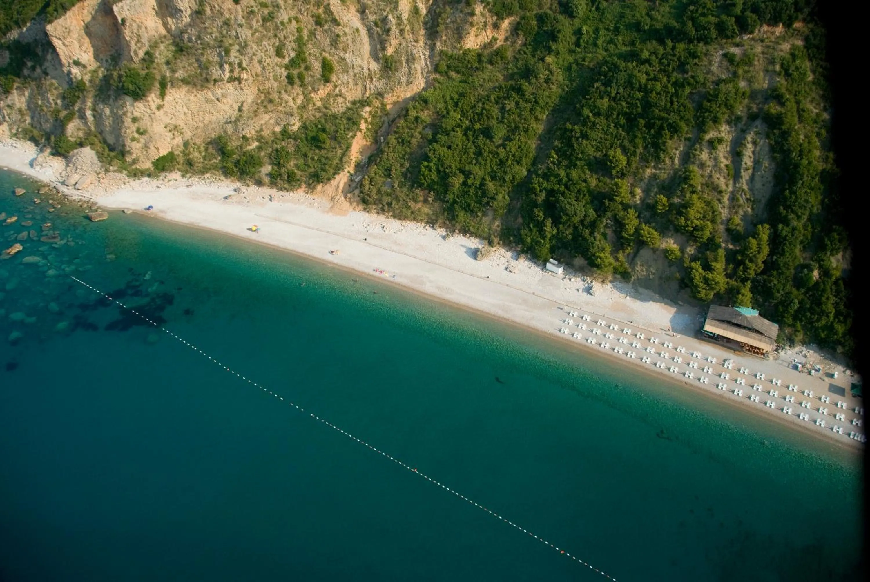 Beach in Avanti Hotel & Spa