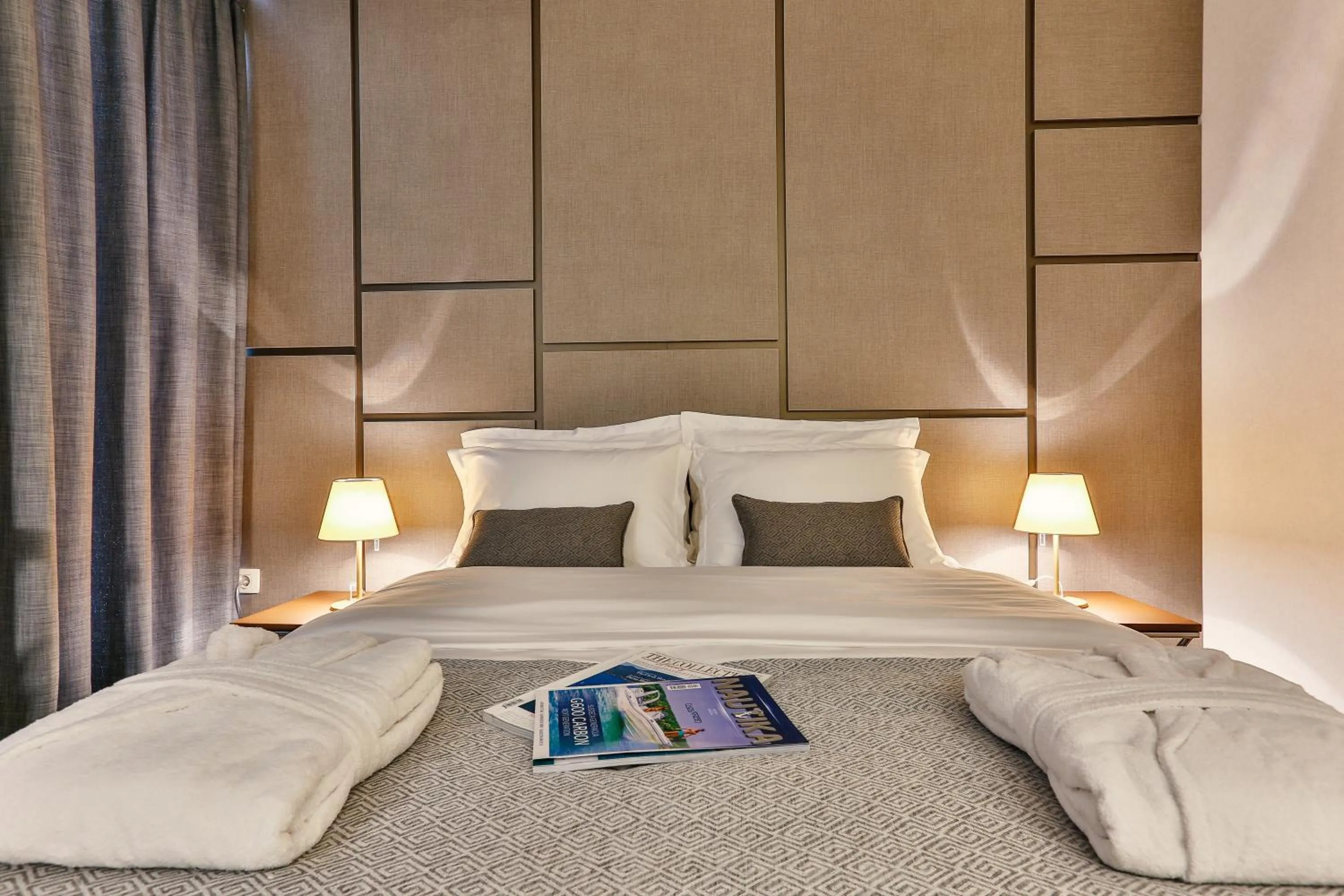 Bed in Avanti Hotel & Spa