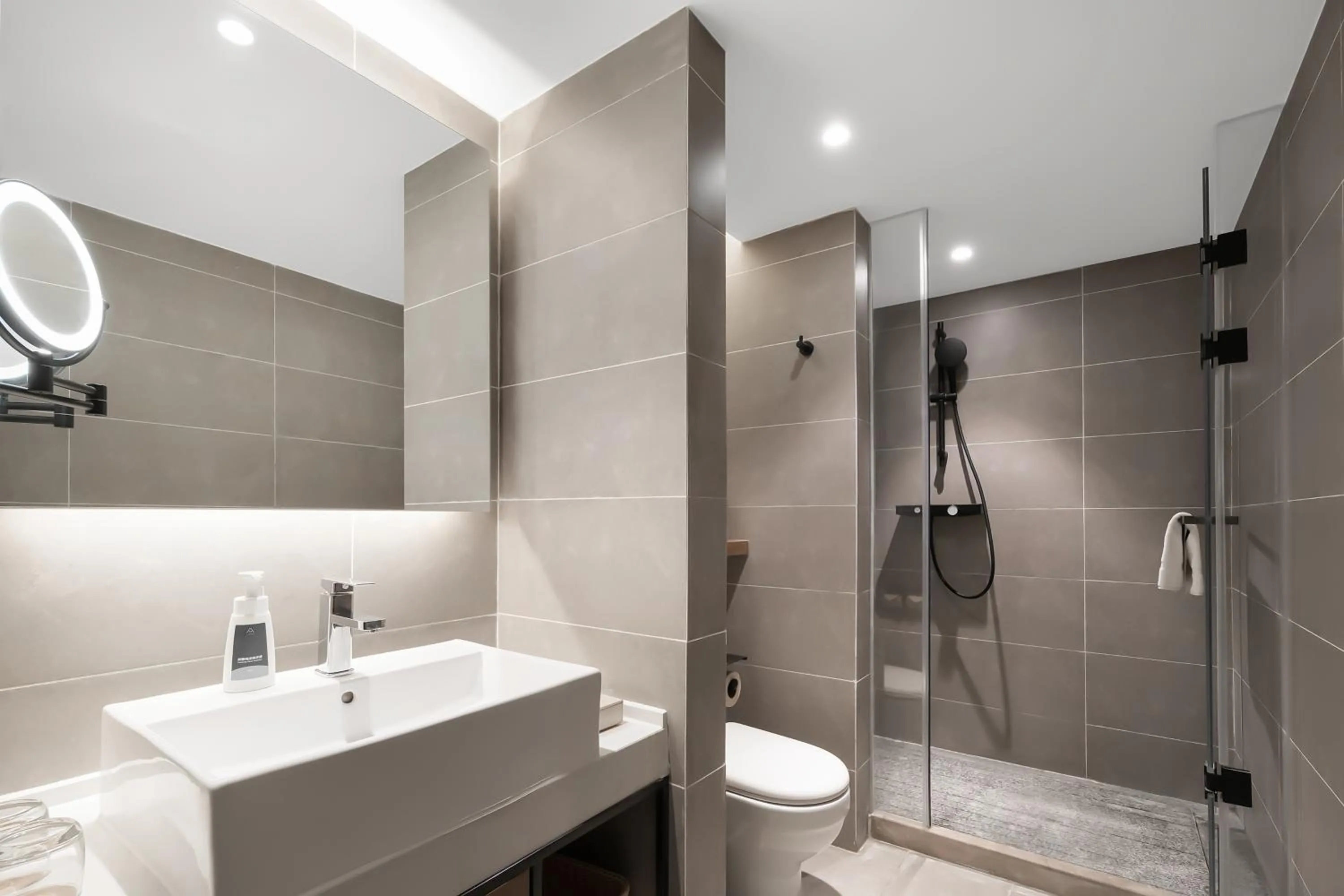 Shower in Atour Hotel Chengdu New Convention and Exhibition Center Branch